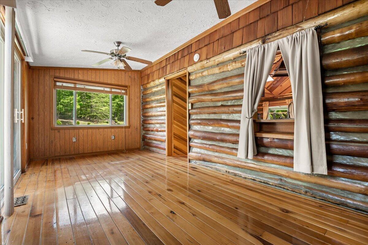 935 Whippoorwill Road Property Photo 14