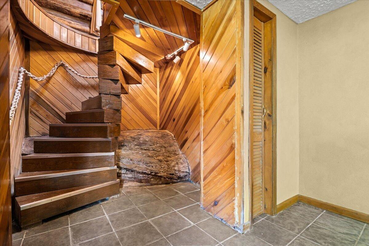 935 Whippoorwill Road Property Photo 15