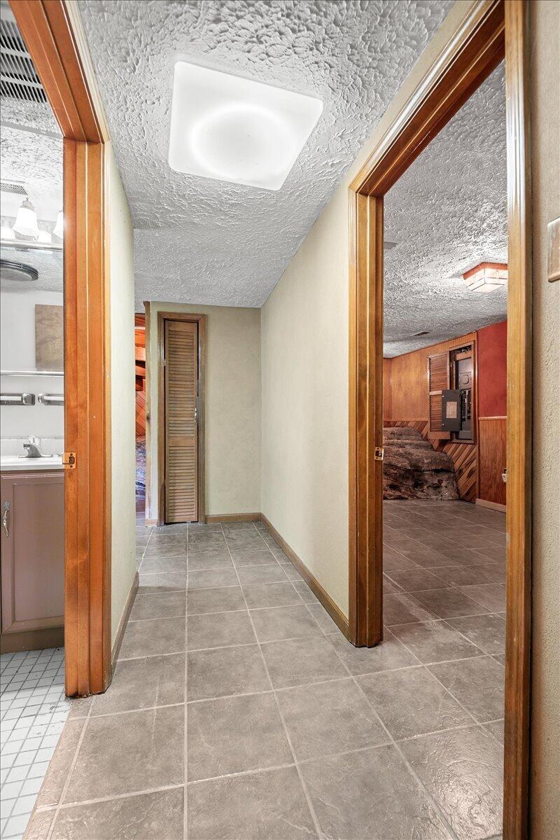 935 Whippoorwill Road Property Photo 19