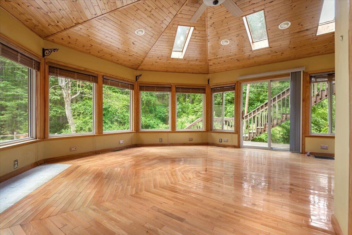 935 Whippoorwill Road Property Photo 22