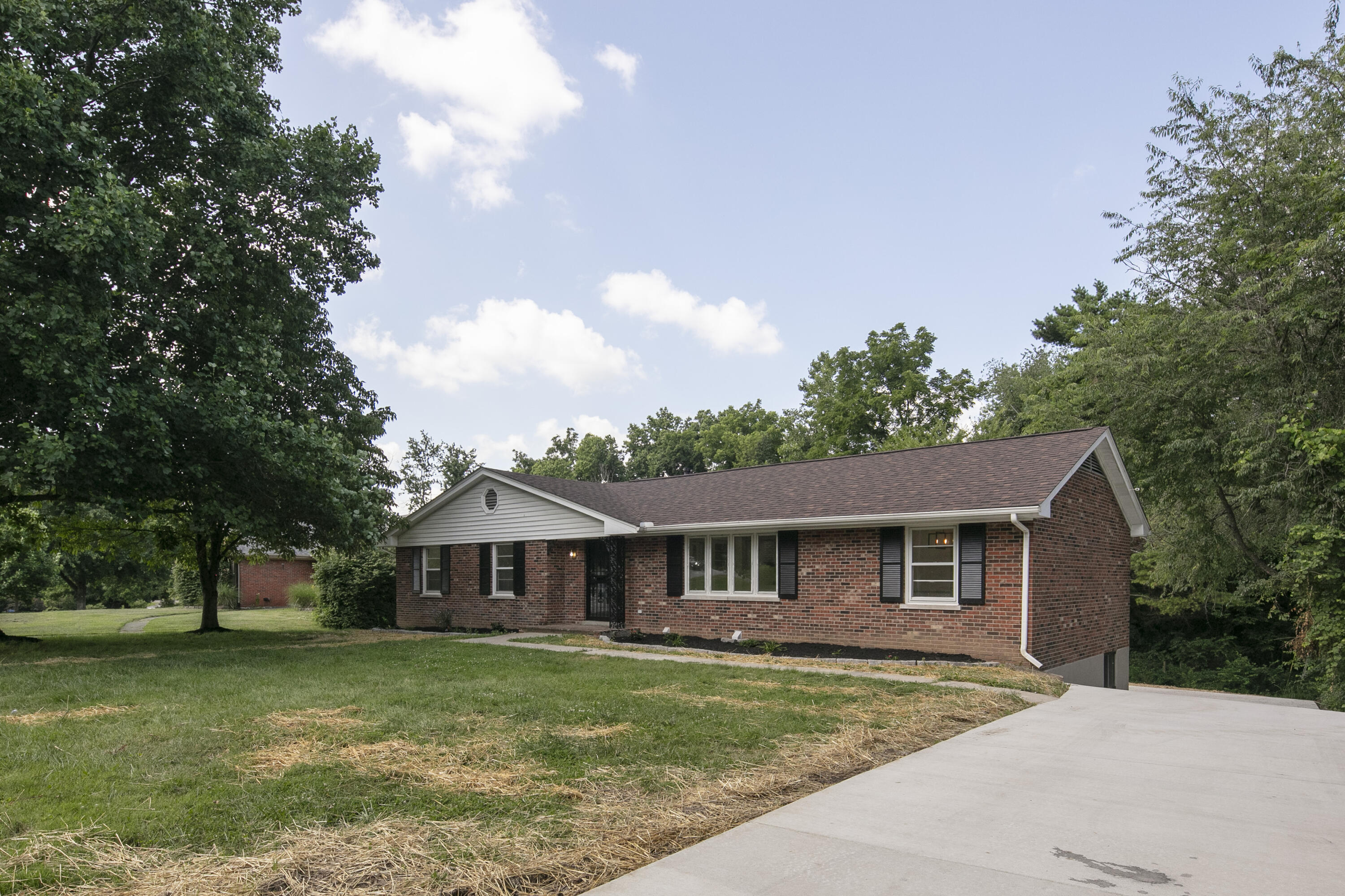3479 Lansdowne Drive Property Photo 2