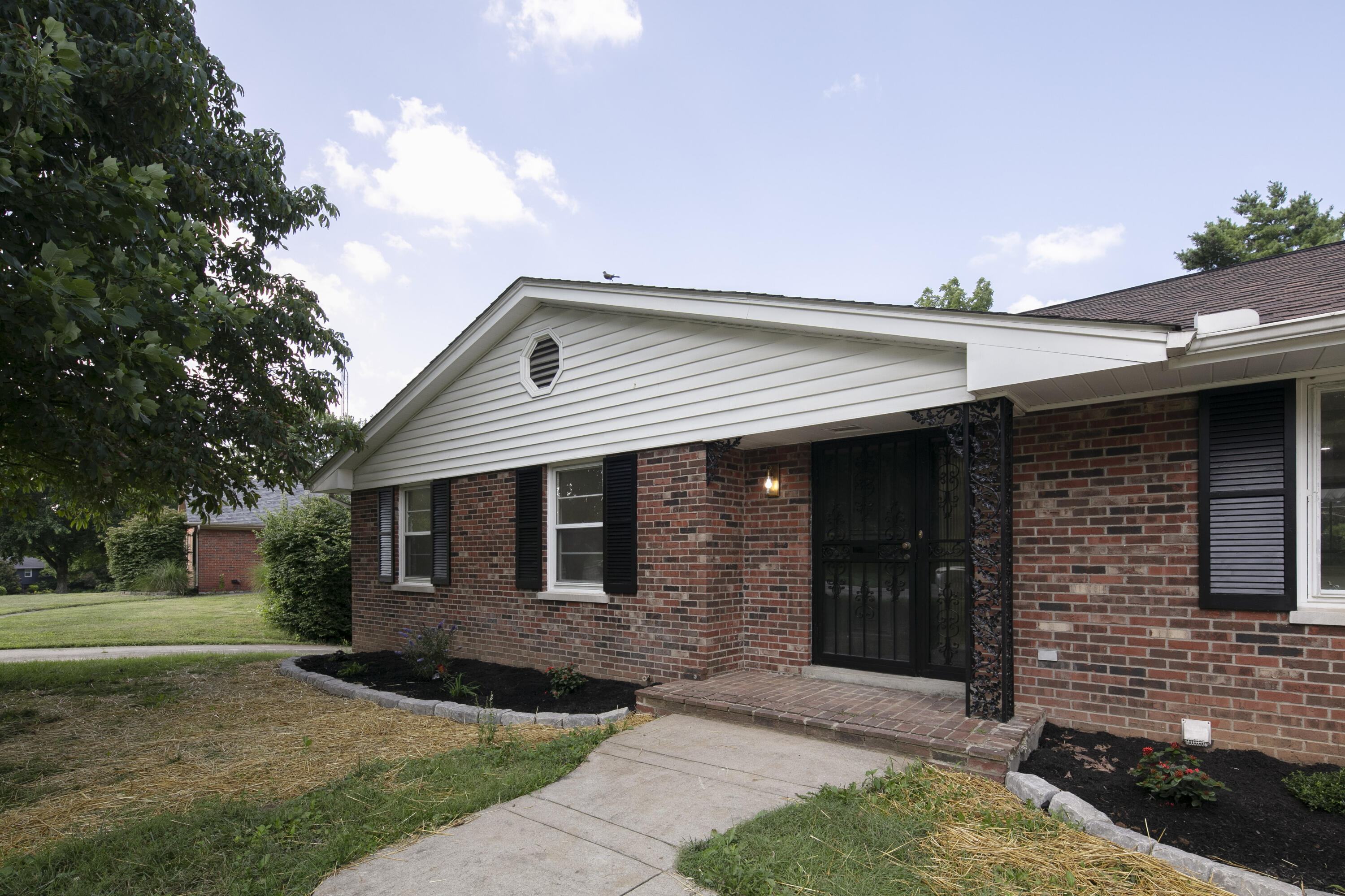 3479 Lansdowne Drive Property Photo 3
