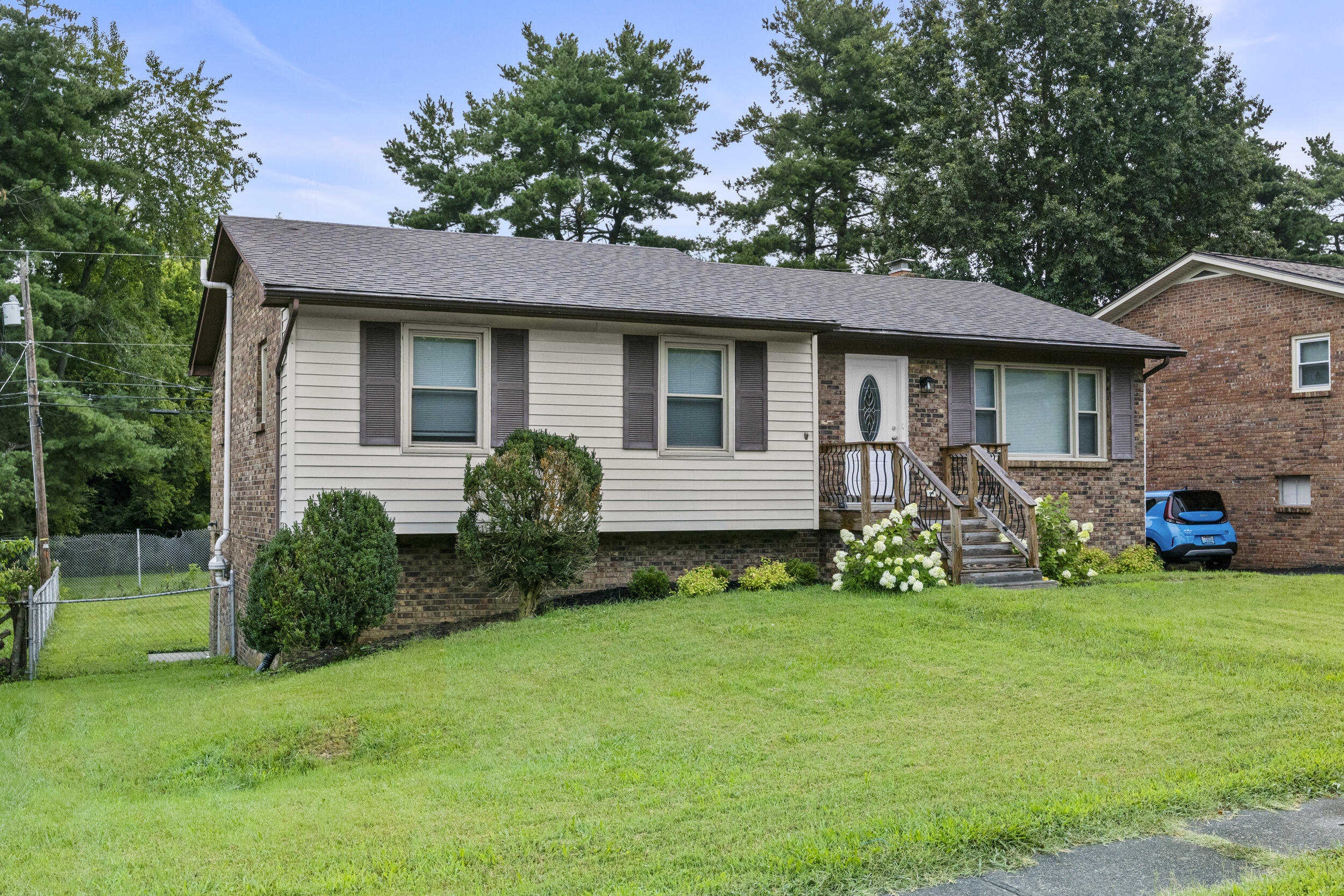 423 Monticello Boulevard Property Photo 2