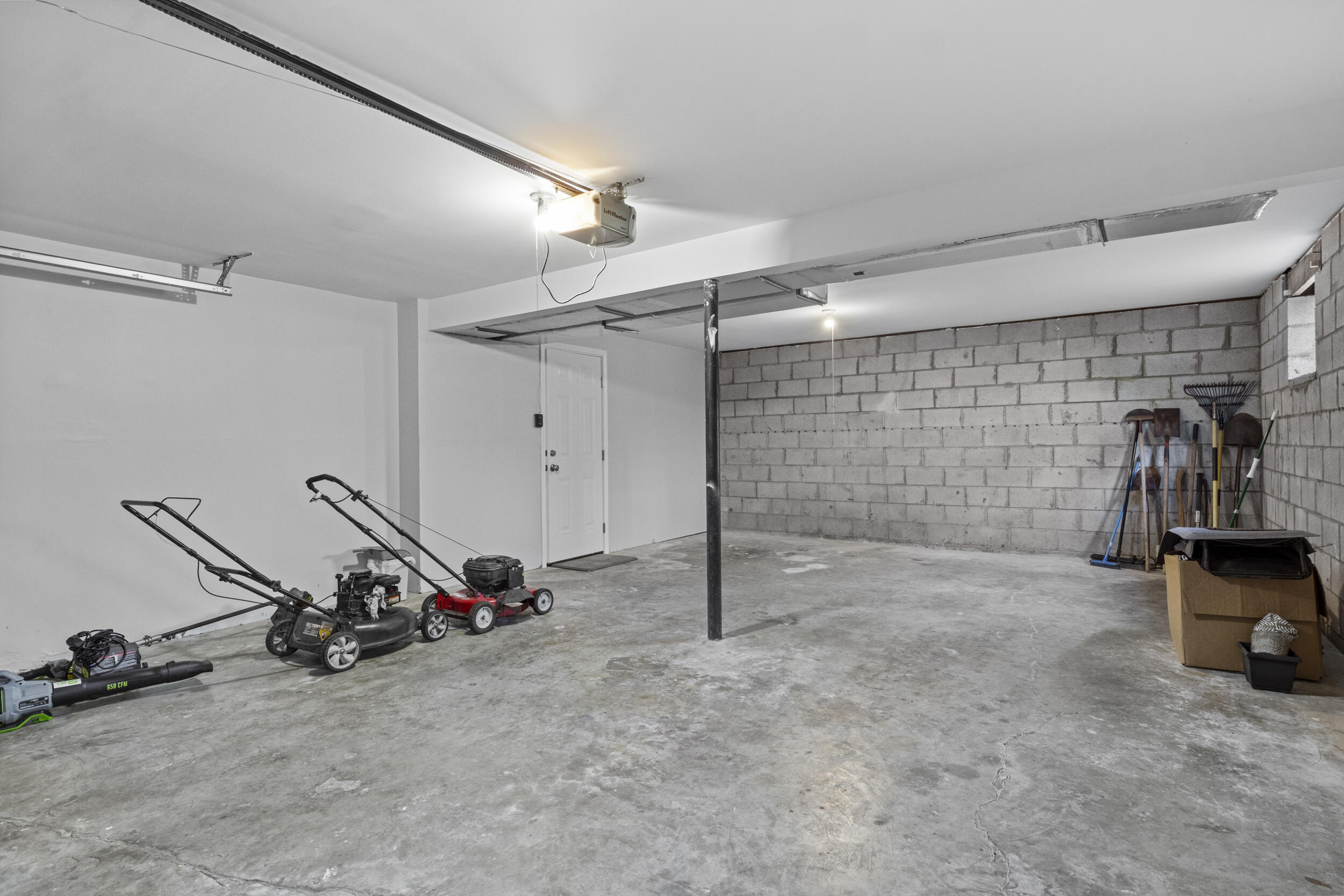 423 Monticello Boulevard Property Photo 34