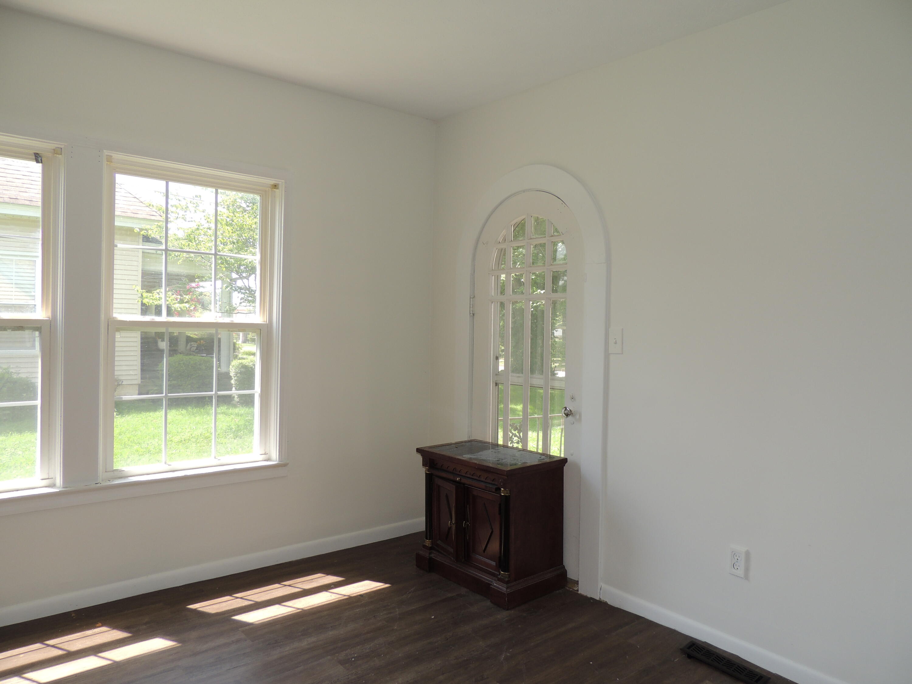 308 E College Street Property Photo 7