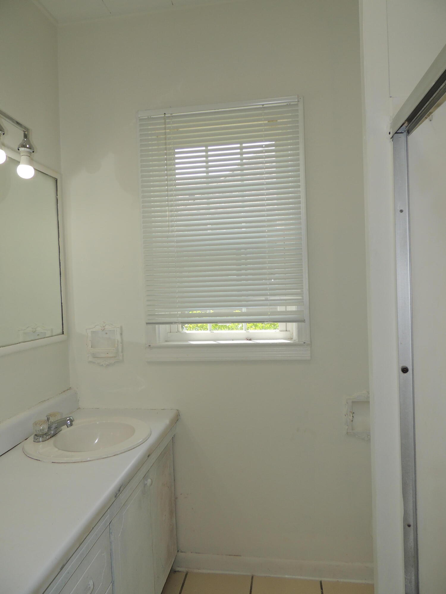 308 E College Street Property Photo 9