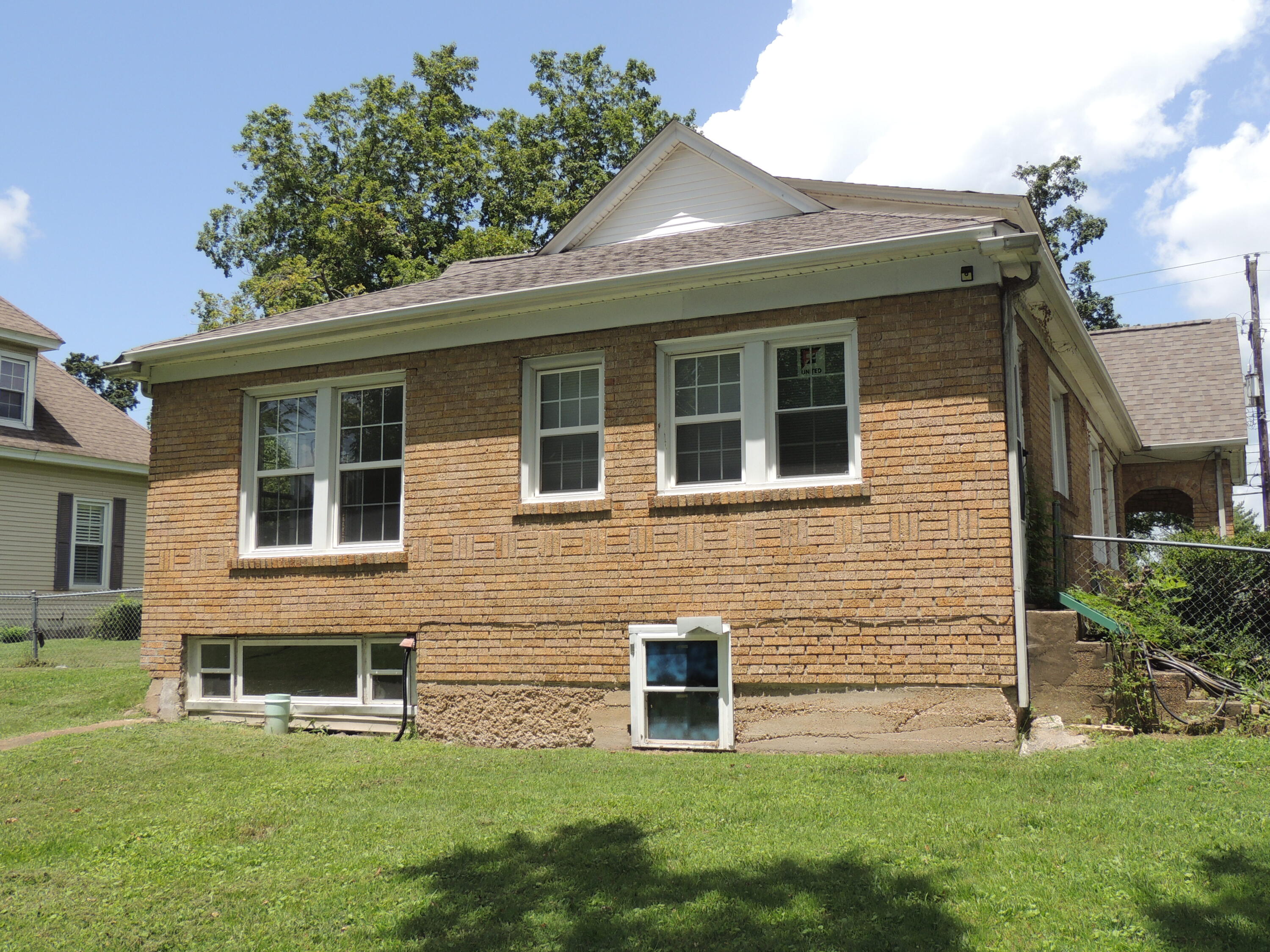 308 E College Street Property Photo 14