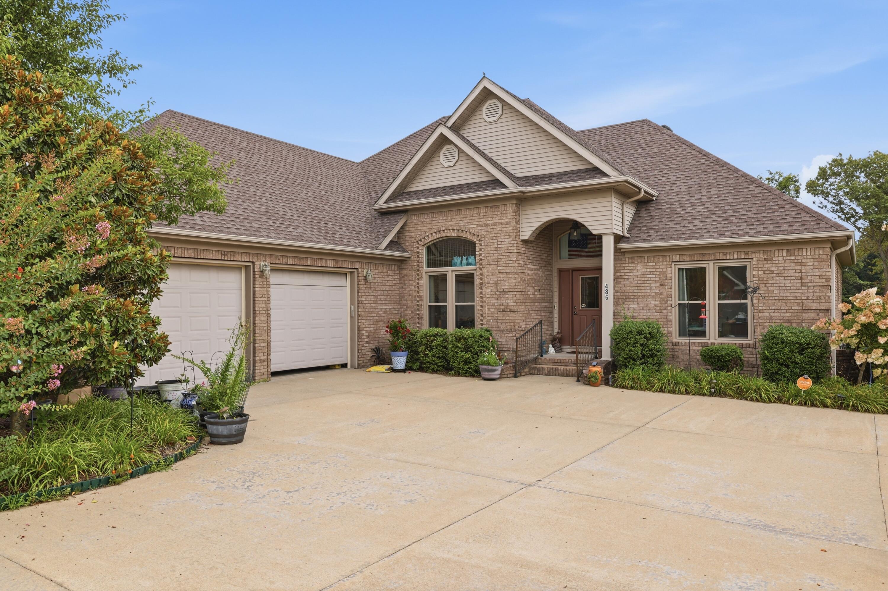 486 Washington Drive Property Photo 1