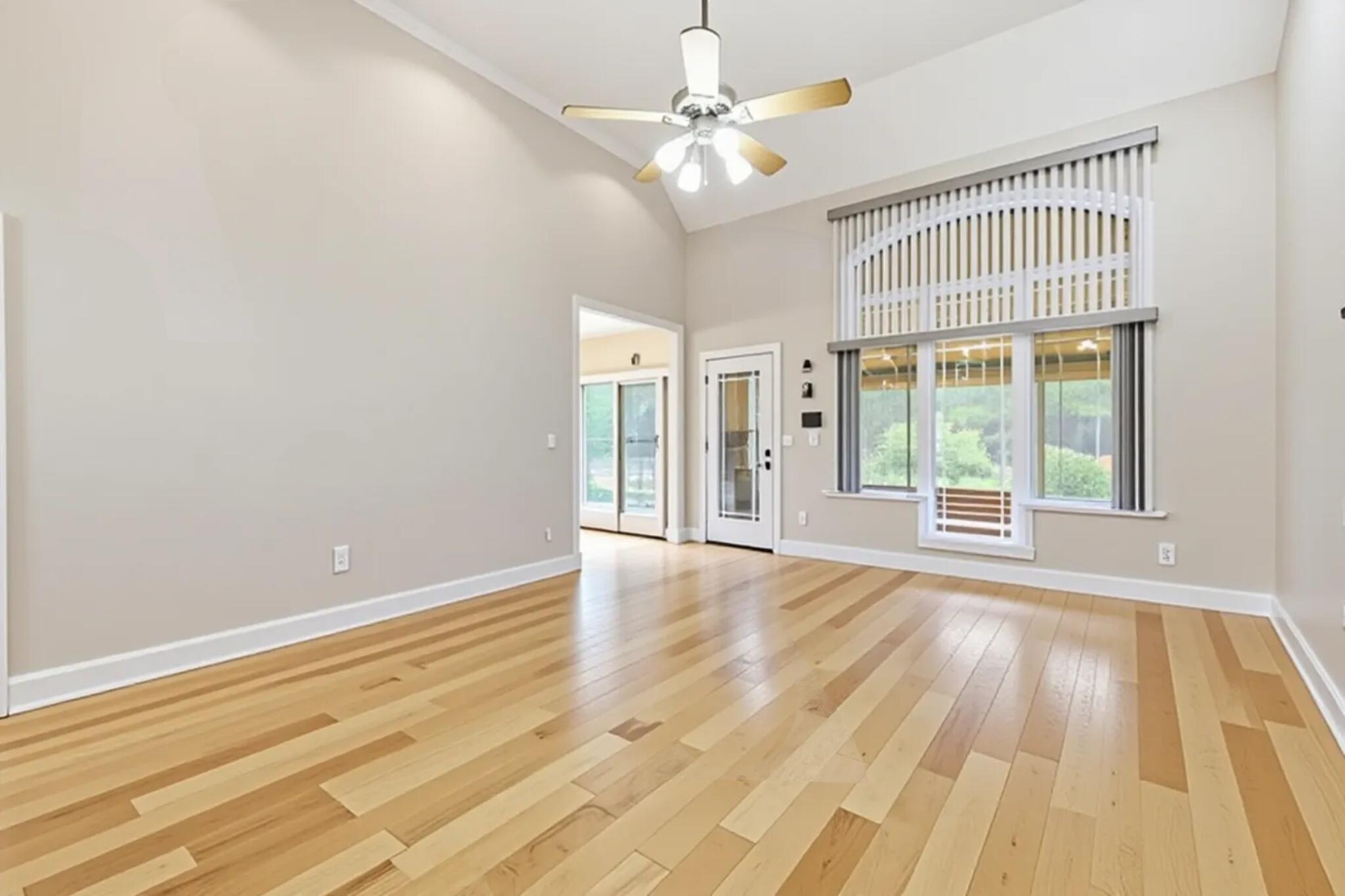 486 Washington Drive Property Photo 9