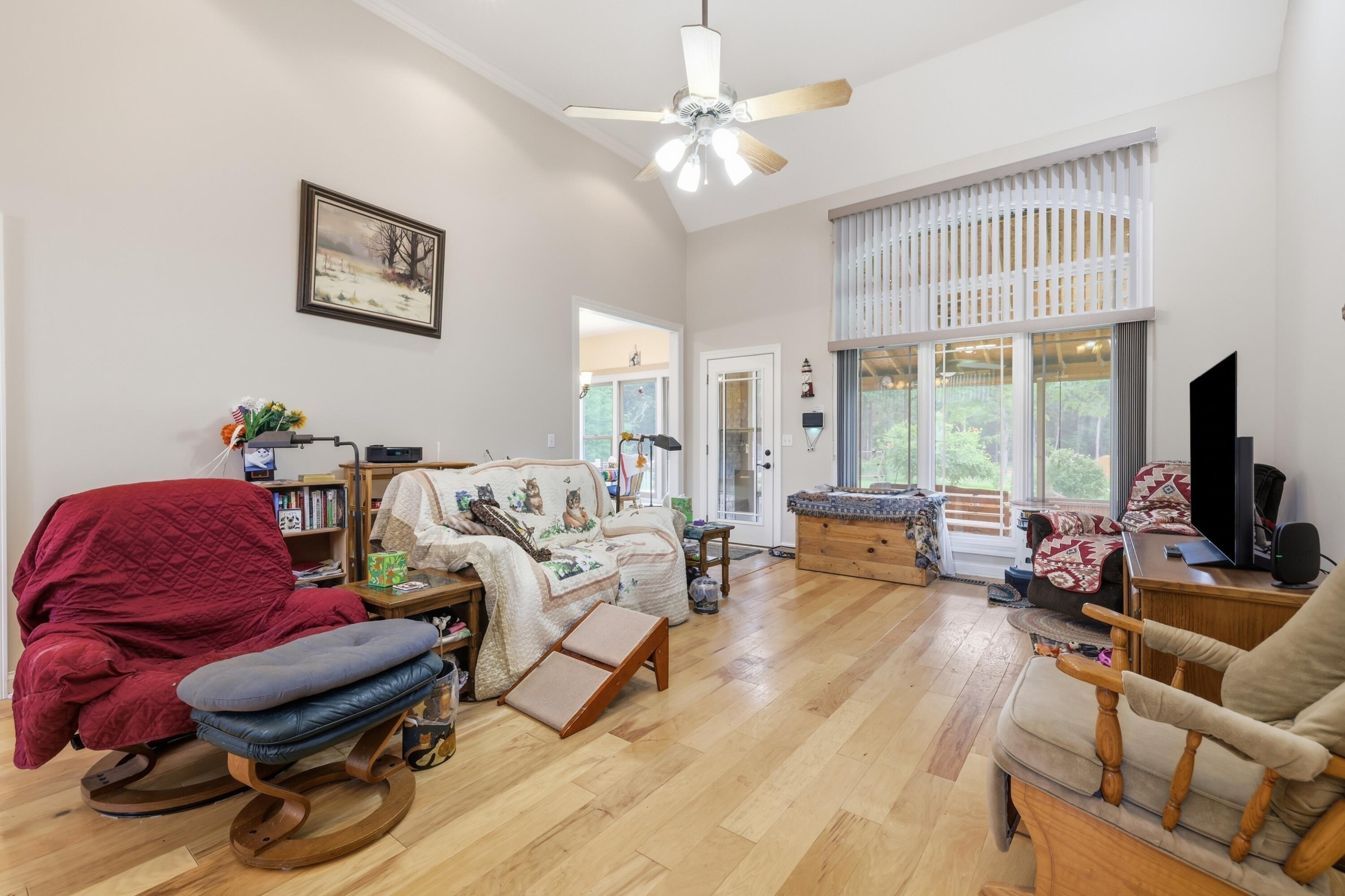 486 Washington Drive Property Photo 10