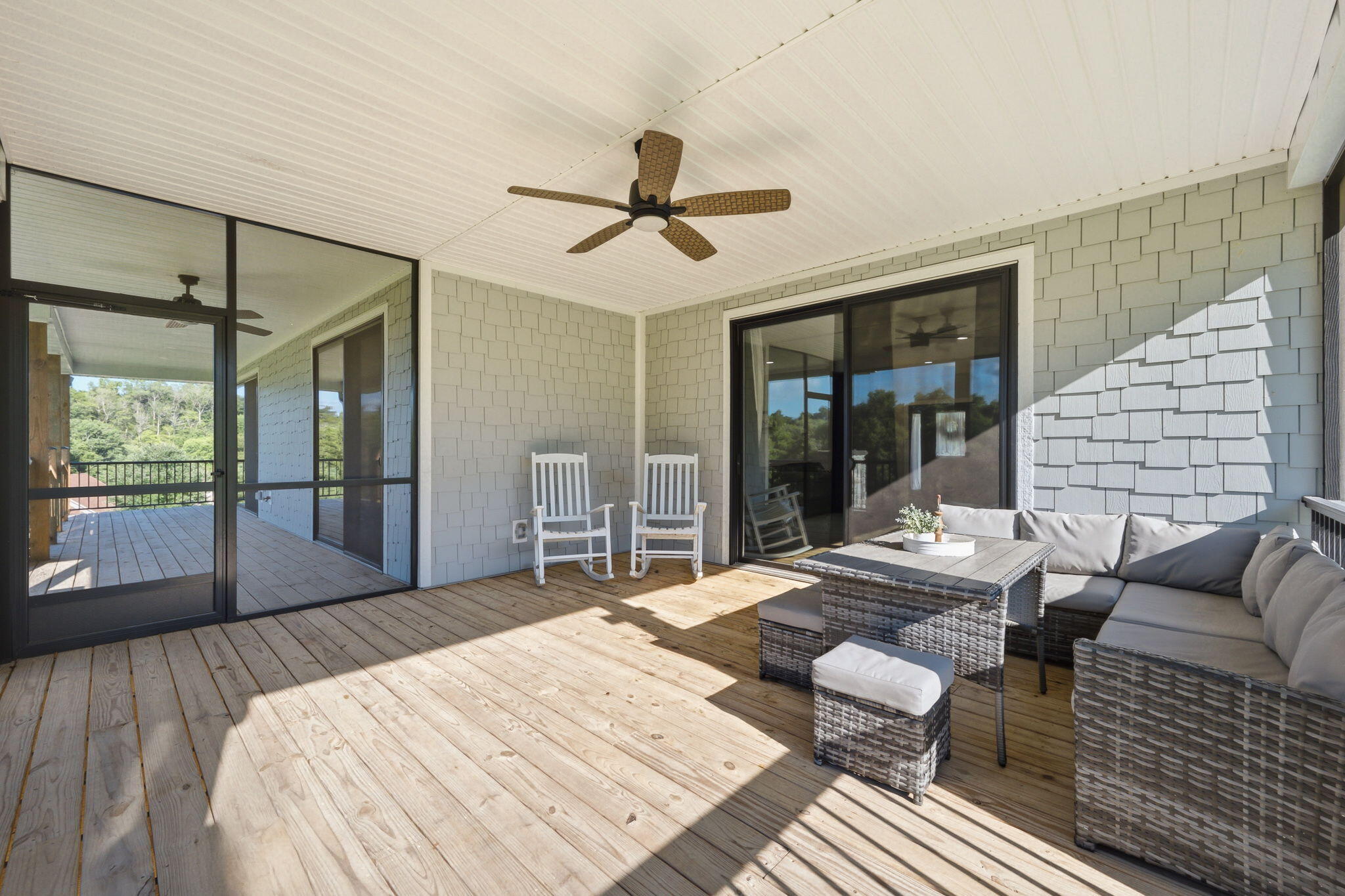 975 Lakeside Drive Property Photo 45
