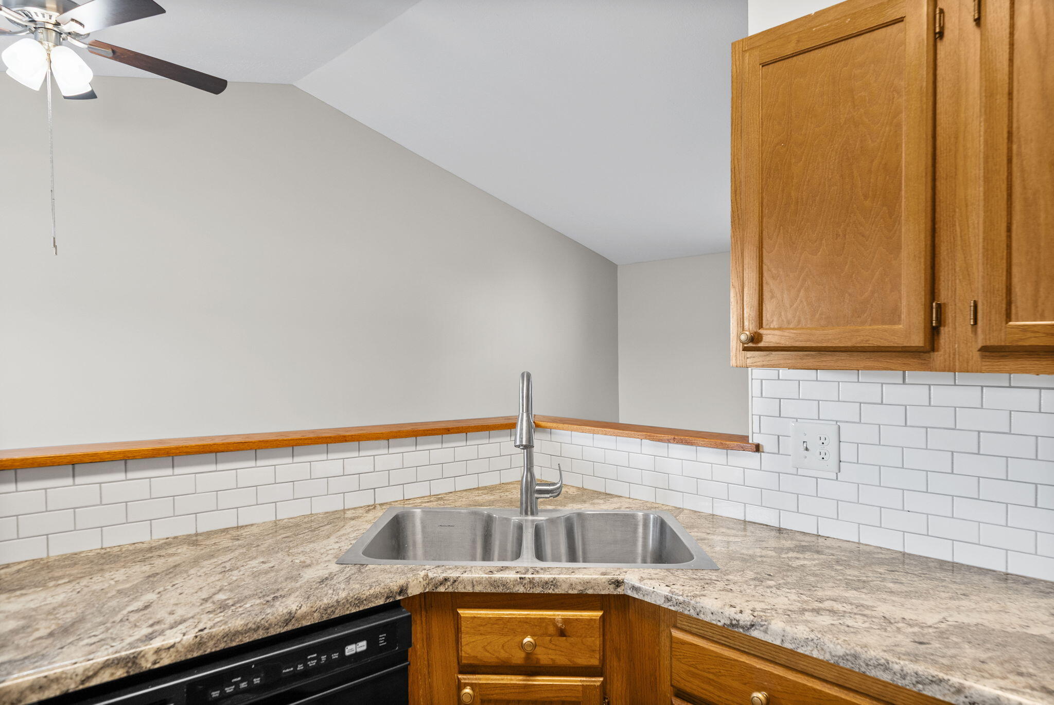 2949 Pawnee Drive Property Photo 10