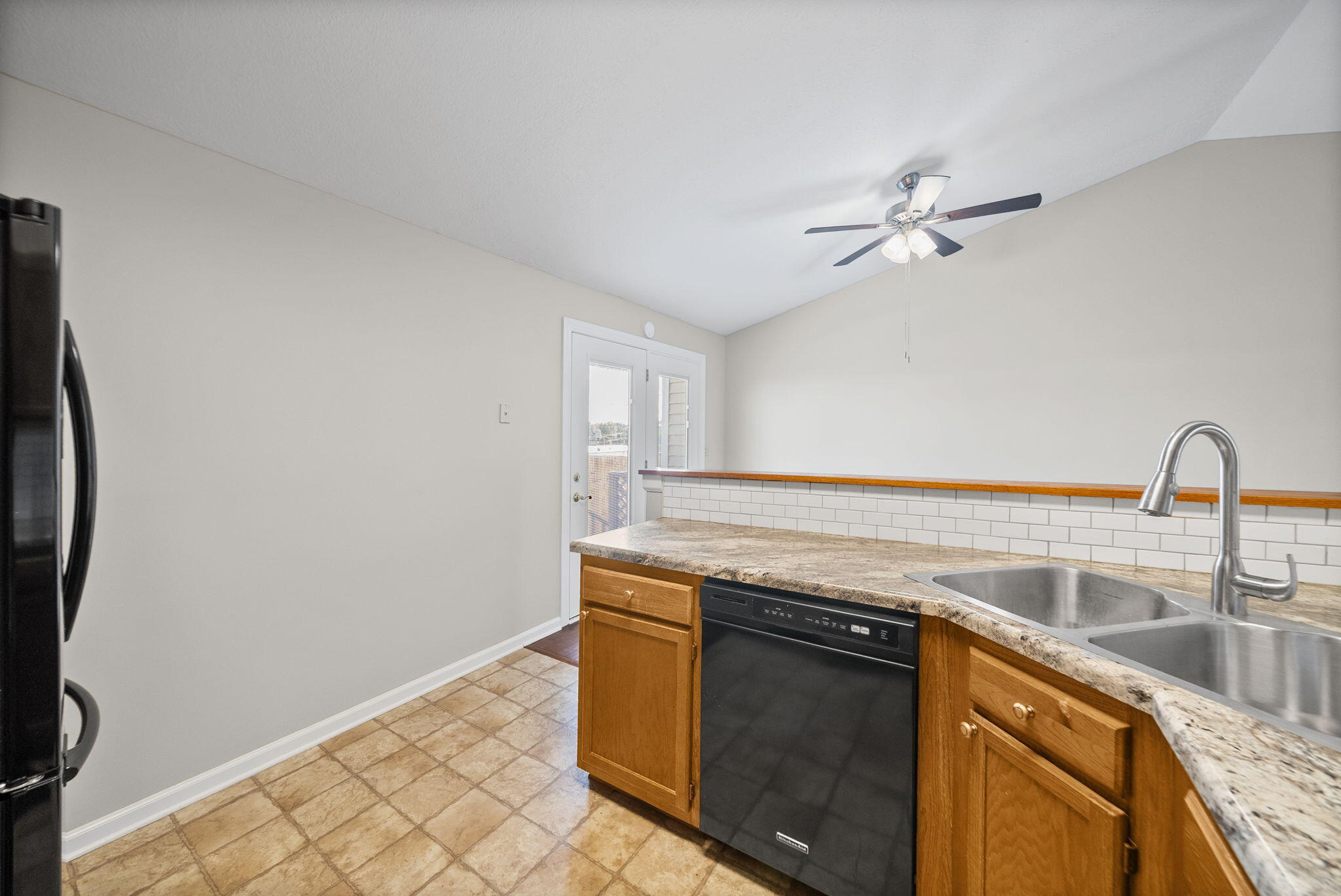 2949 Pawnee Drive Property Photo 11