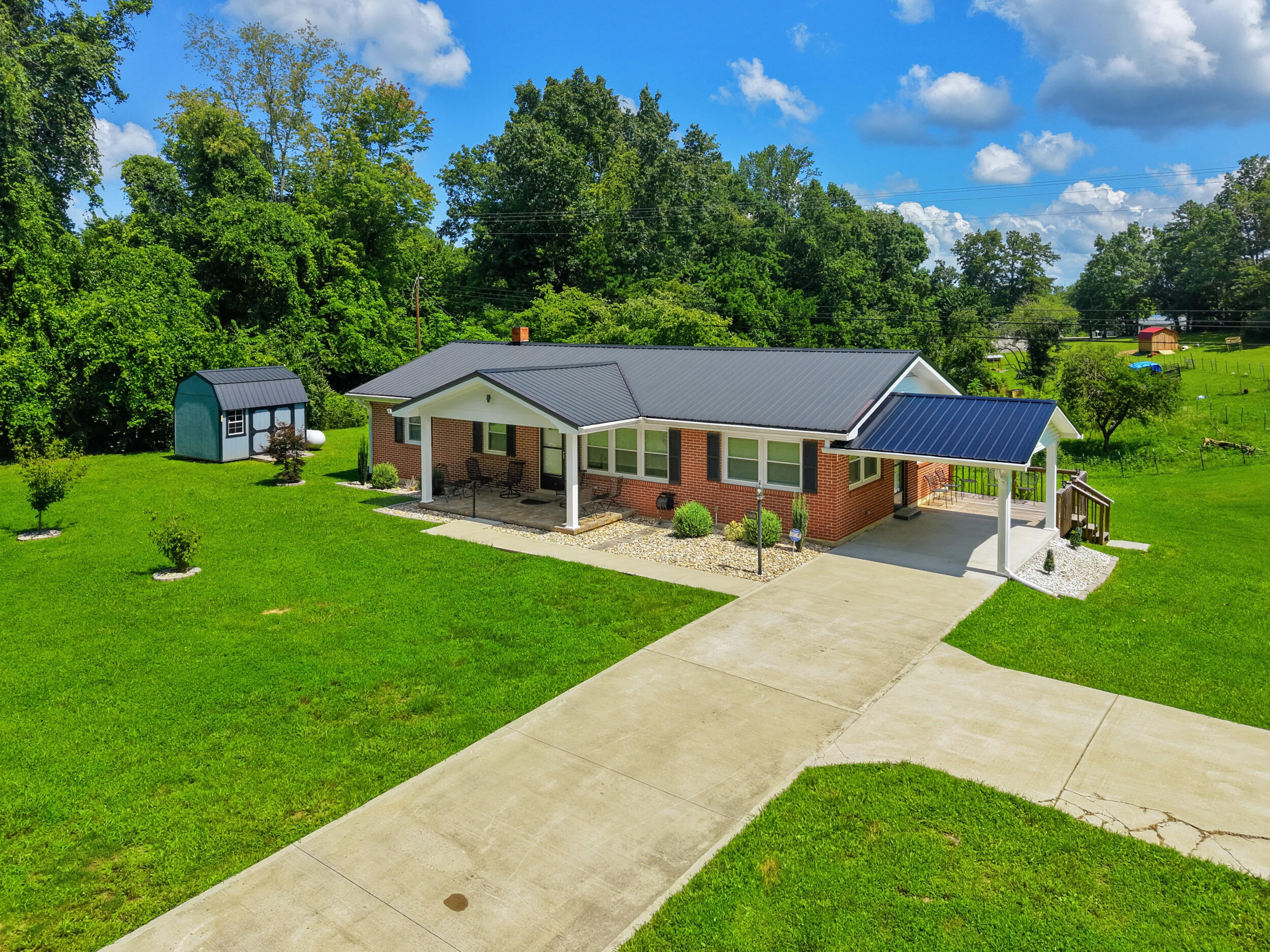 1168 Ky-587 Property Photo 1