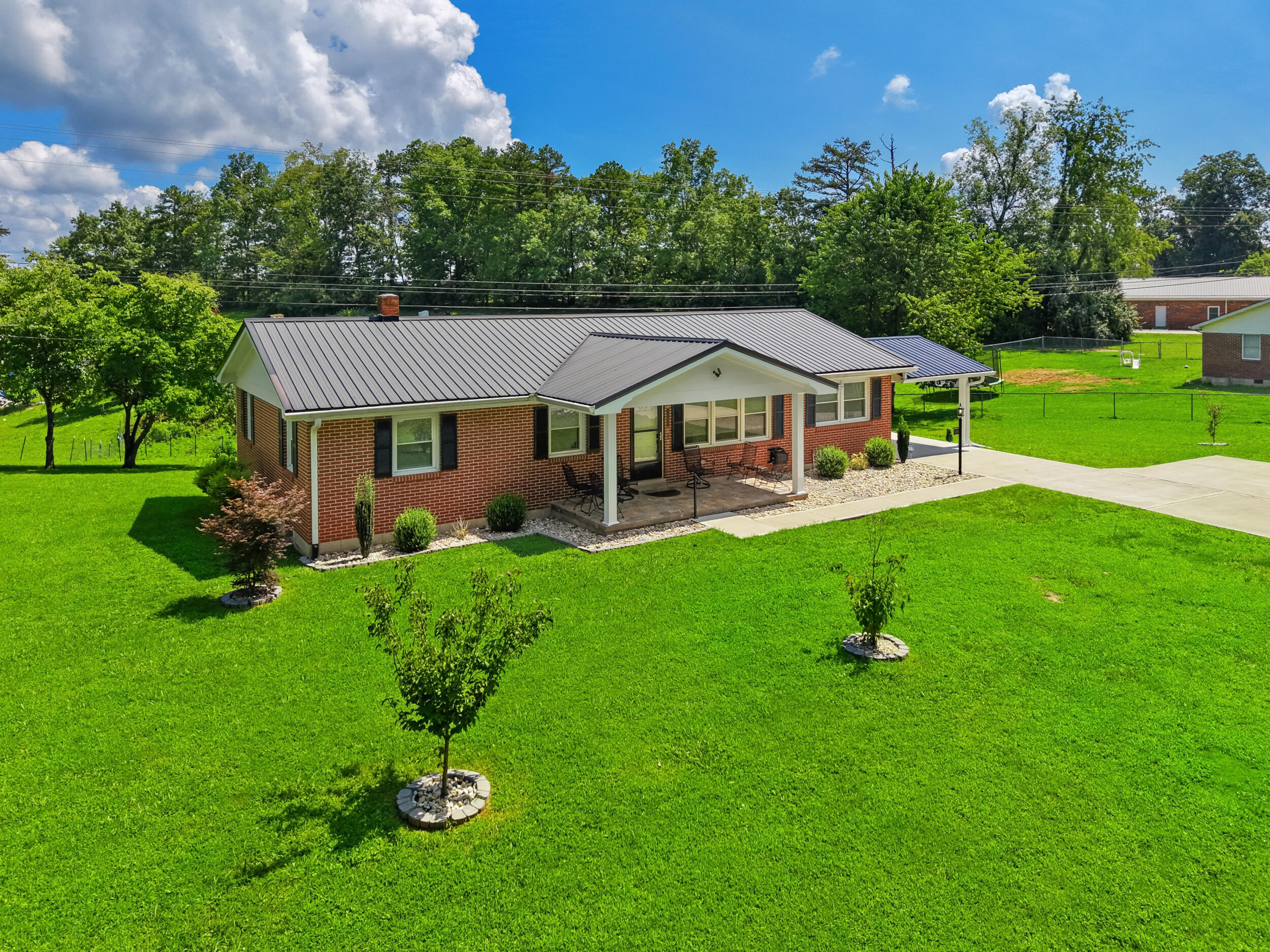 1168 Ky-587 Property Photo 2