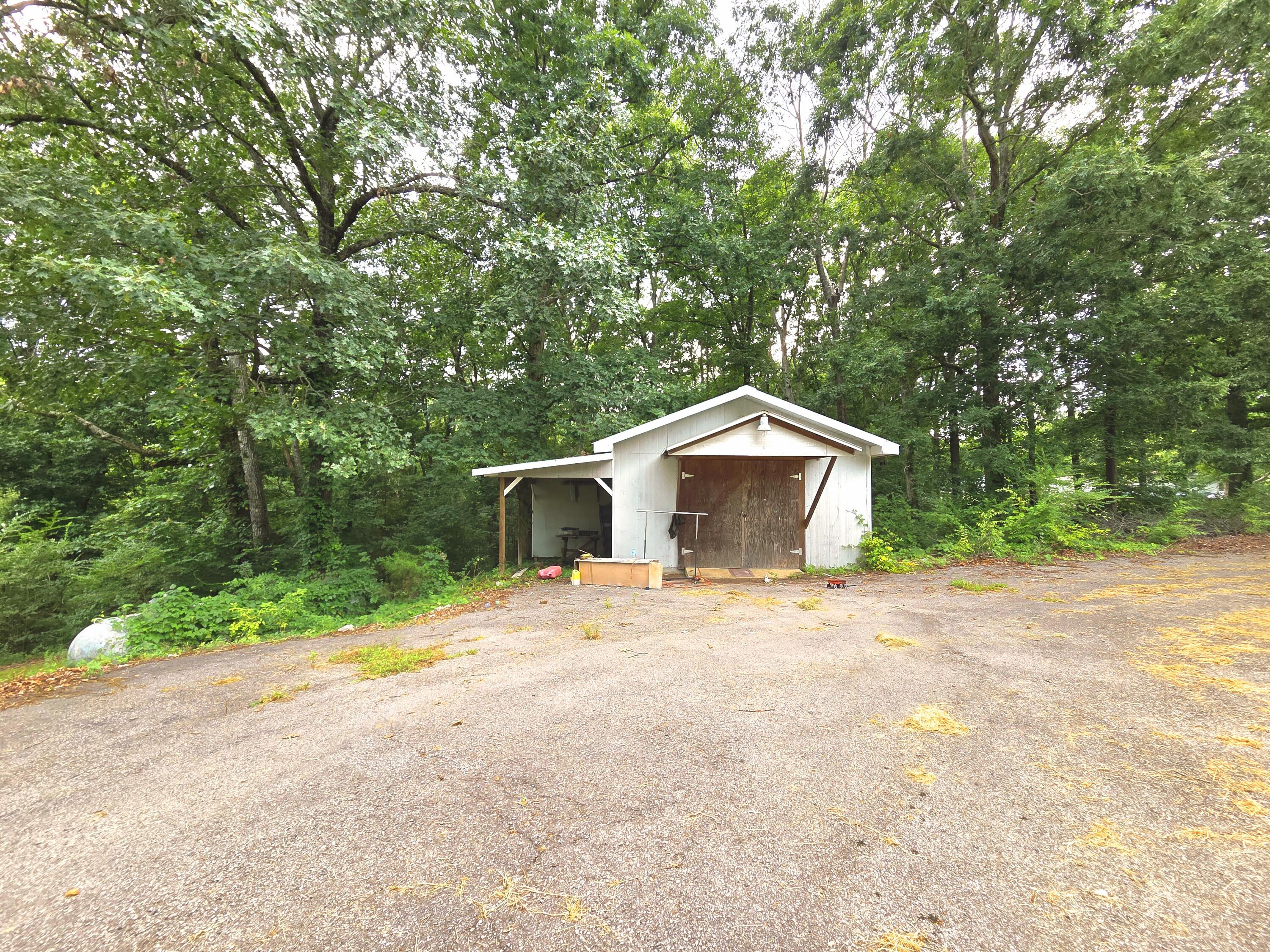 642 Oakley Road Property Photo 6