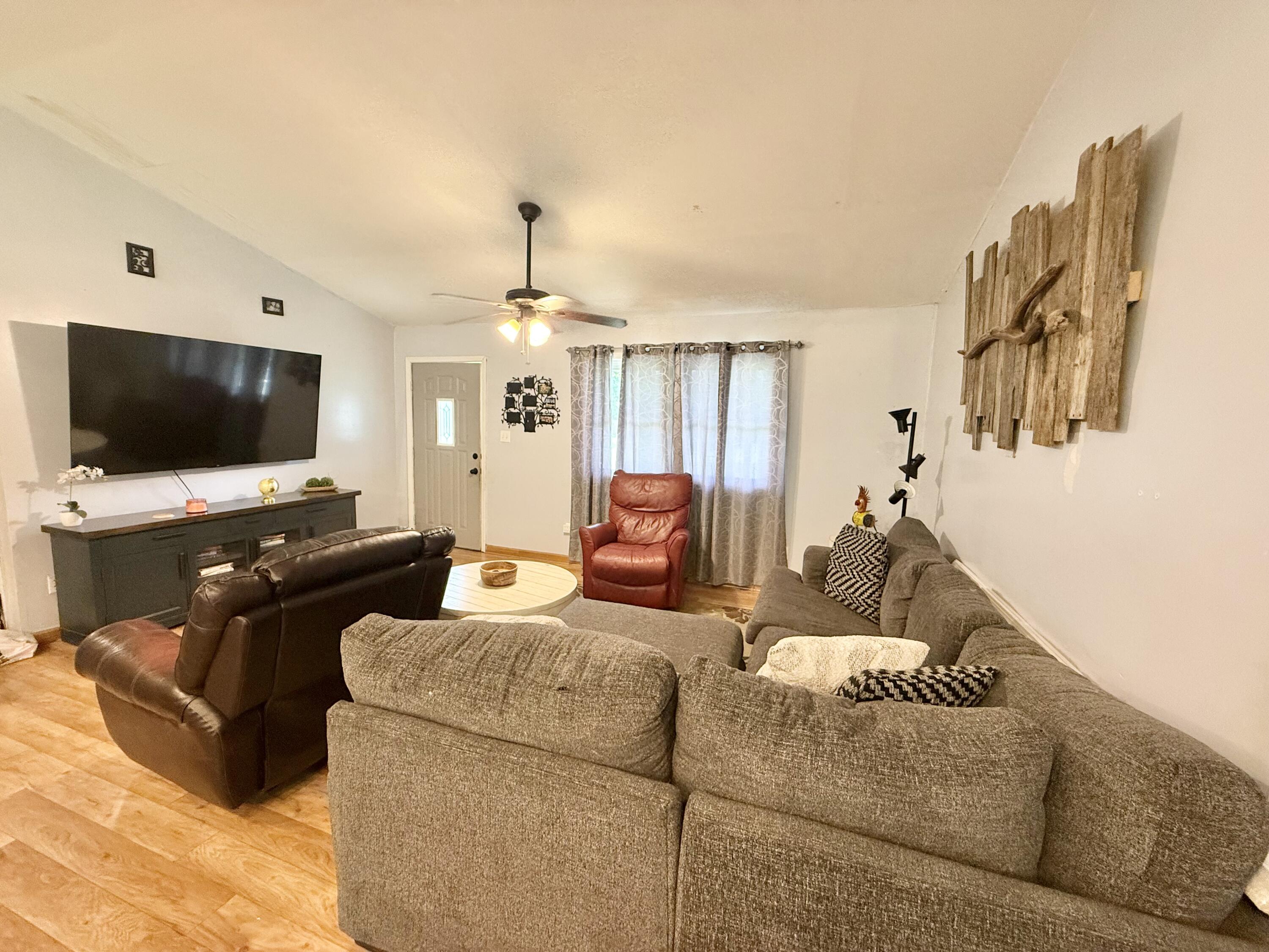 468 E Court Street Property Photo 6