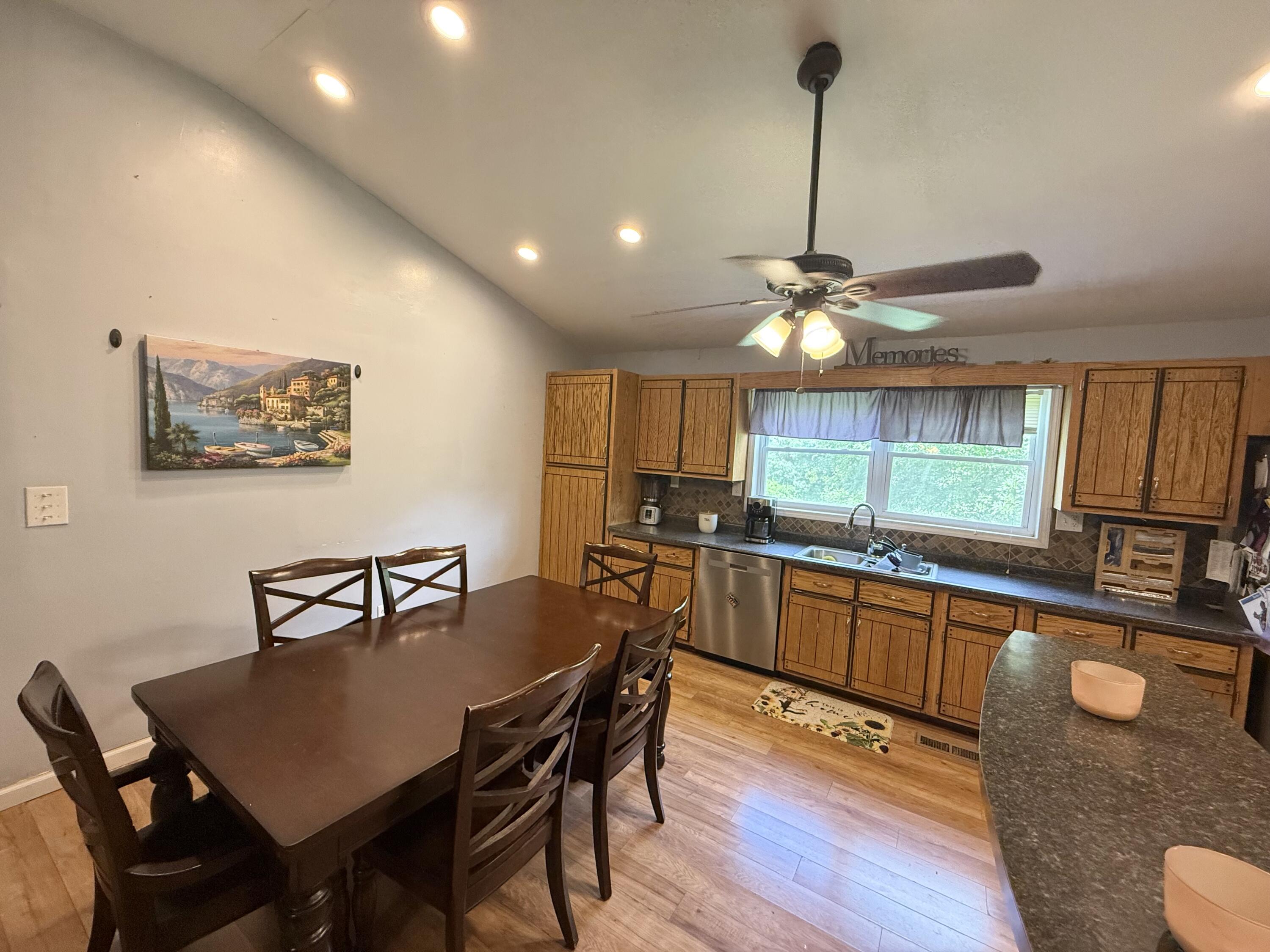 468 E Court Street Property Photo 9