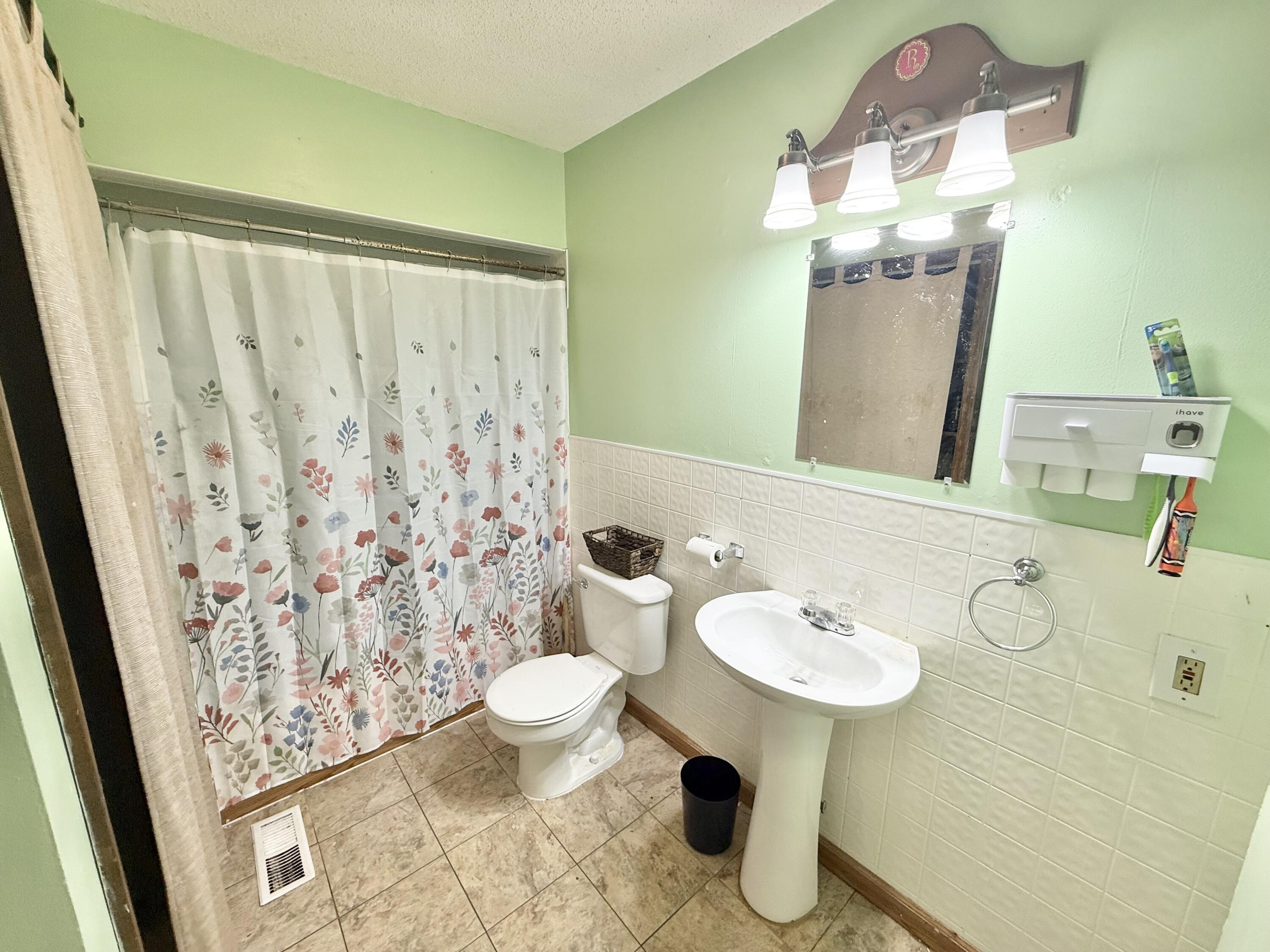 468 E Court Street Property Photo 18