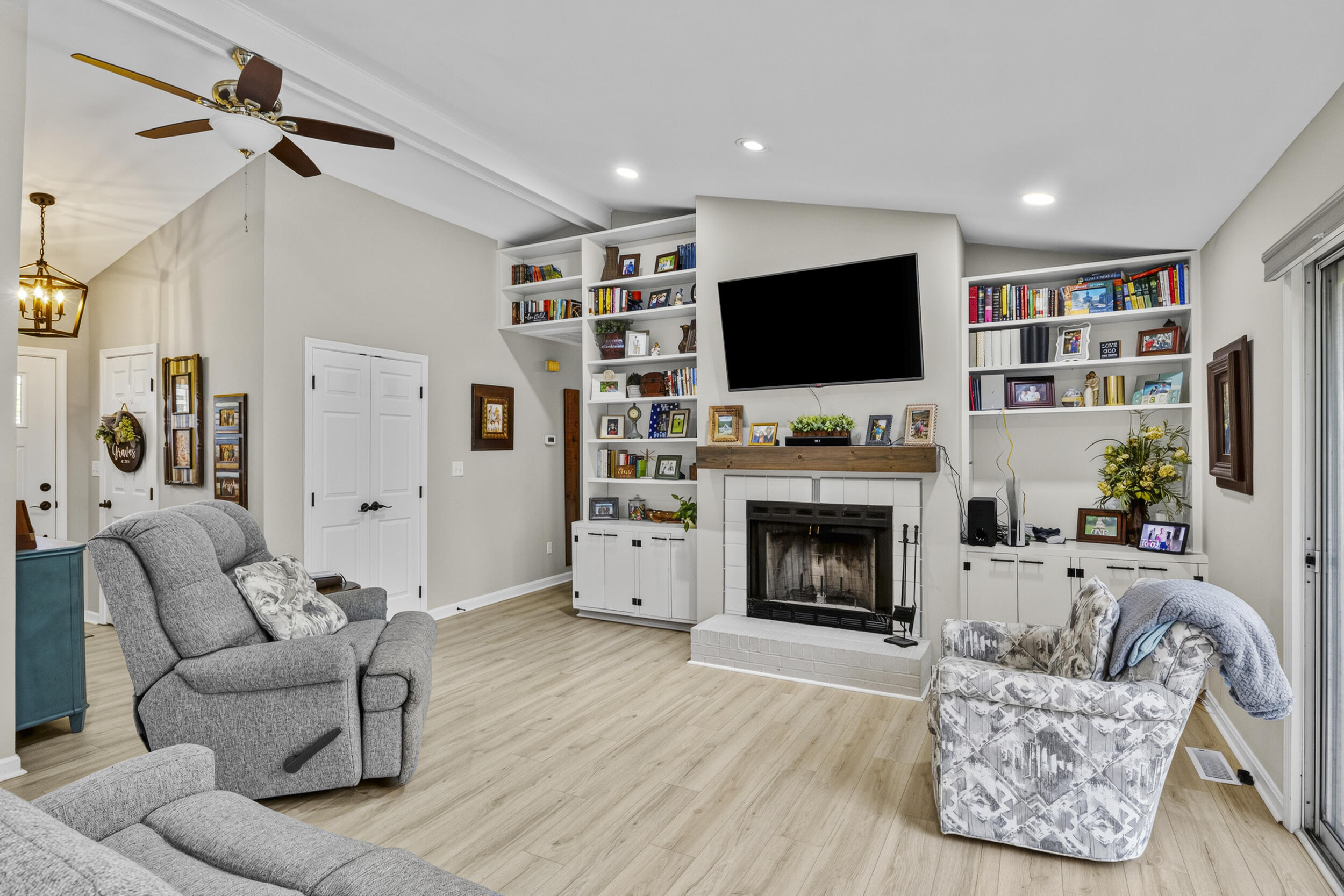 1008 Blackoak Drive Property Photo 11