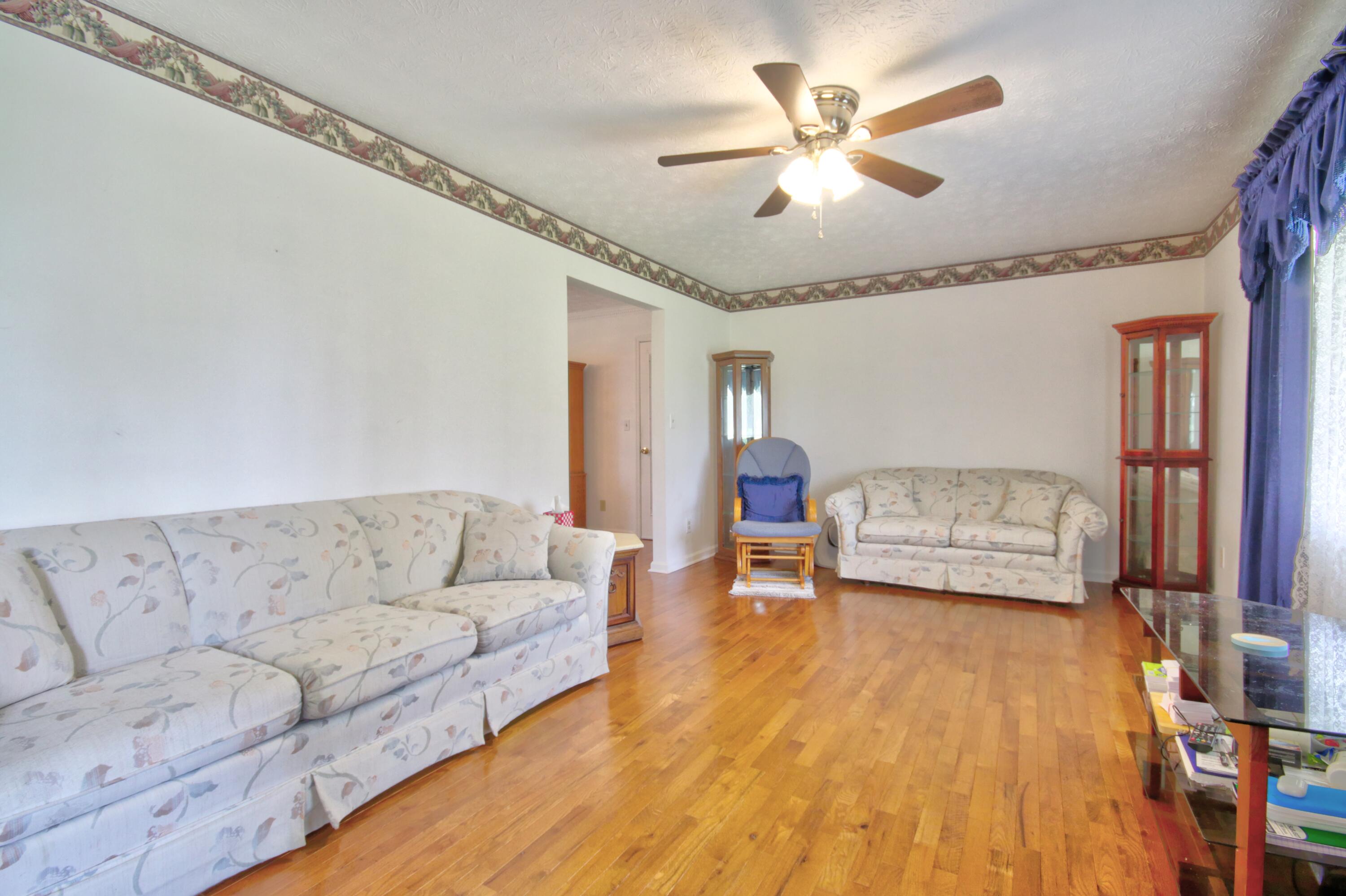 275 Middleground Way Property Photo 4