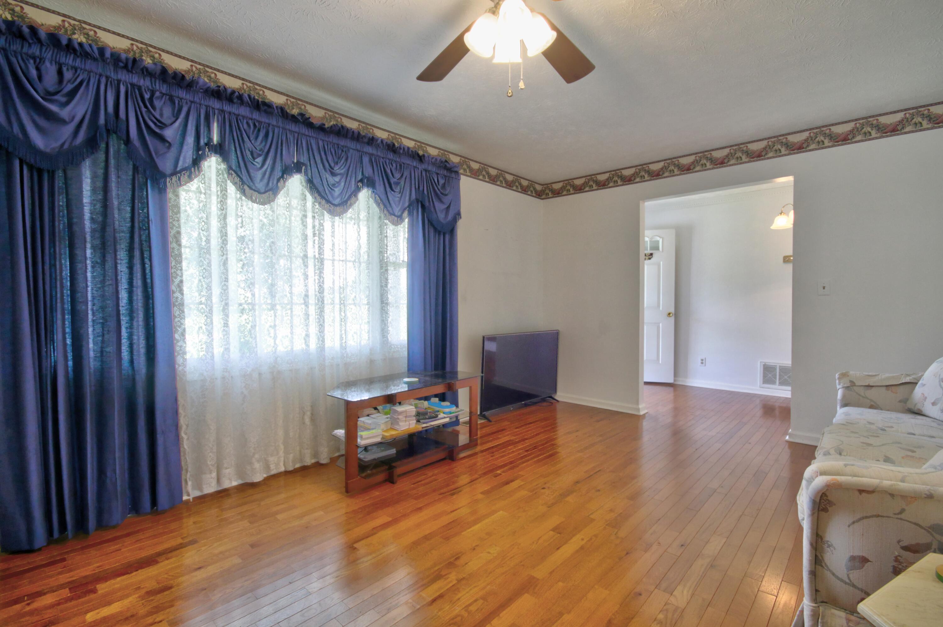 275 Middleground Way Property Photo 5