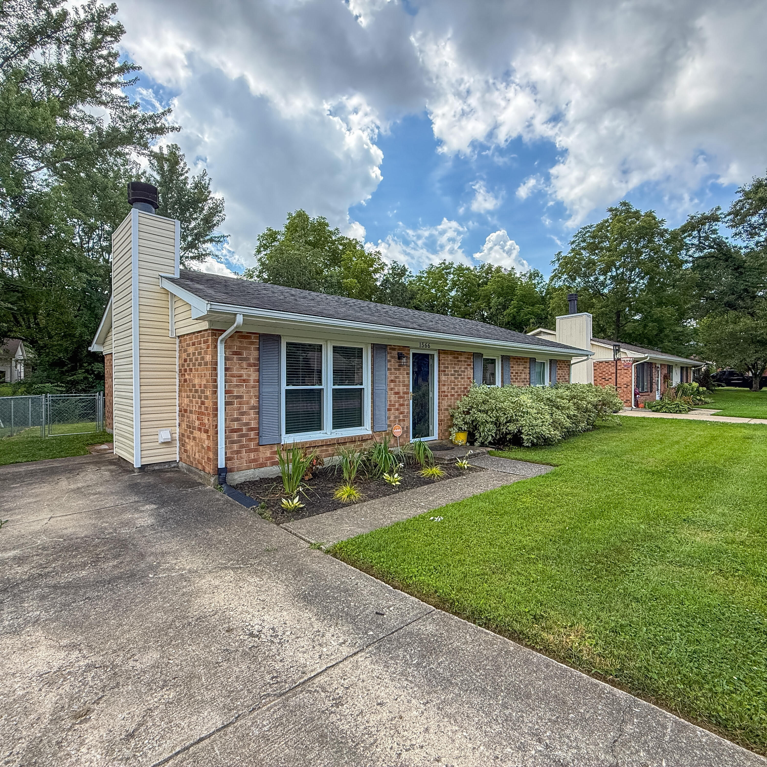 1566 Samara Glen Way Property Photo 2