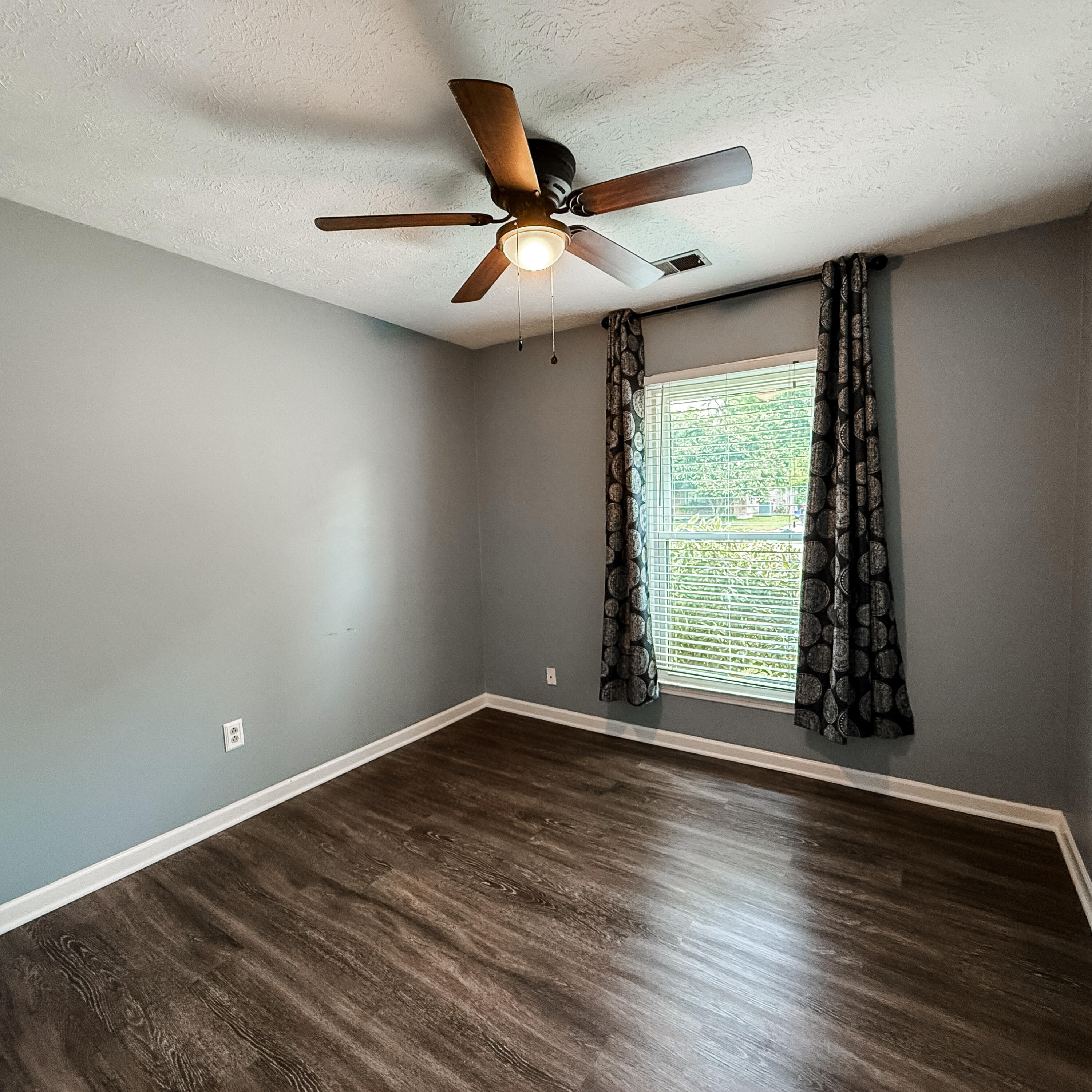 1566 Samara Glen Way Property Photo 8