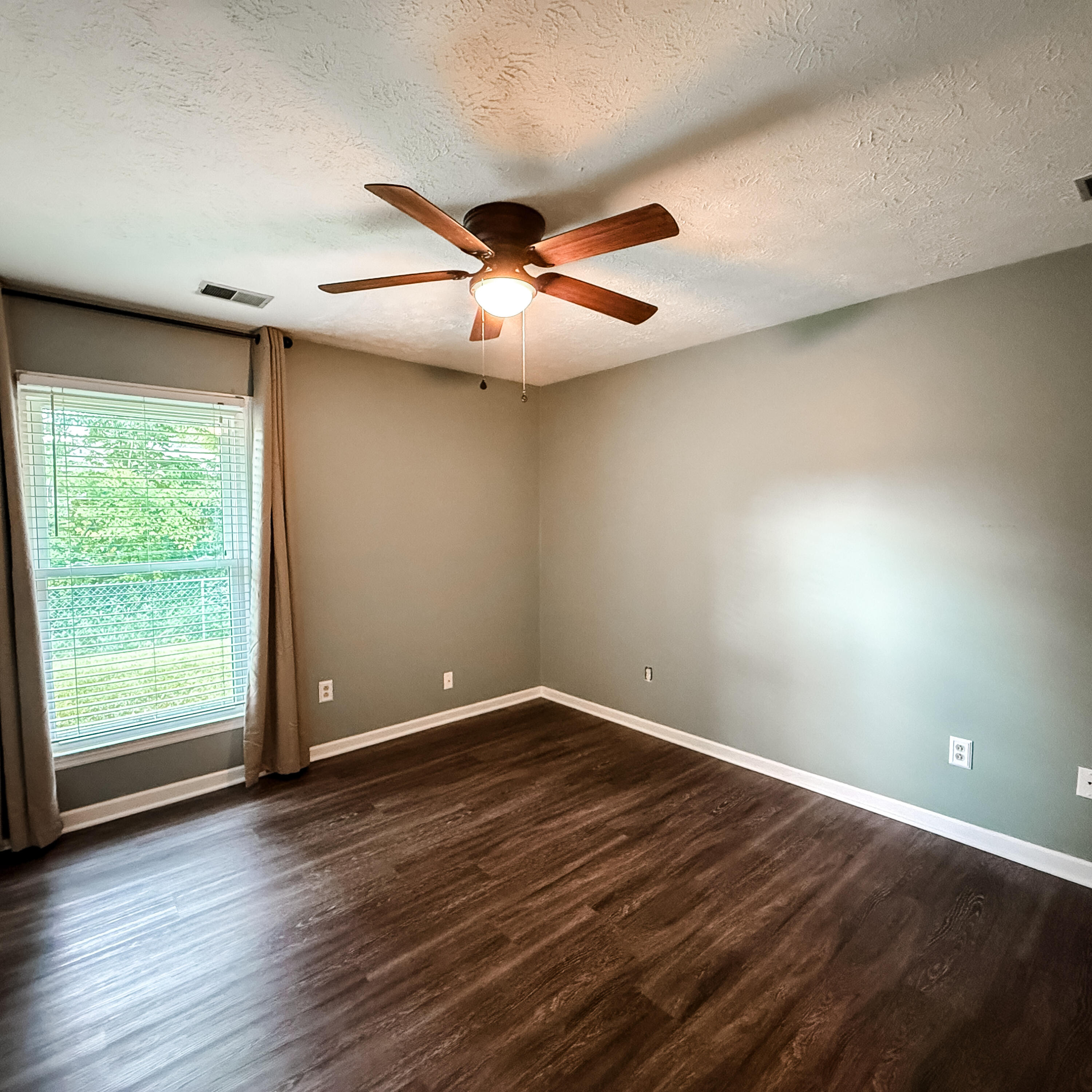 1566 Samara Glen Way Property Photo 9