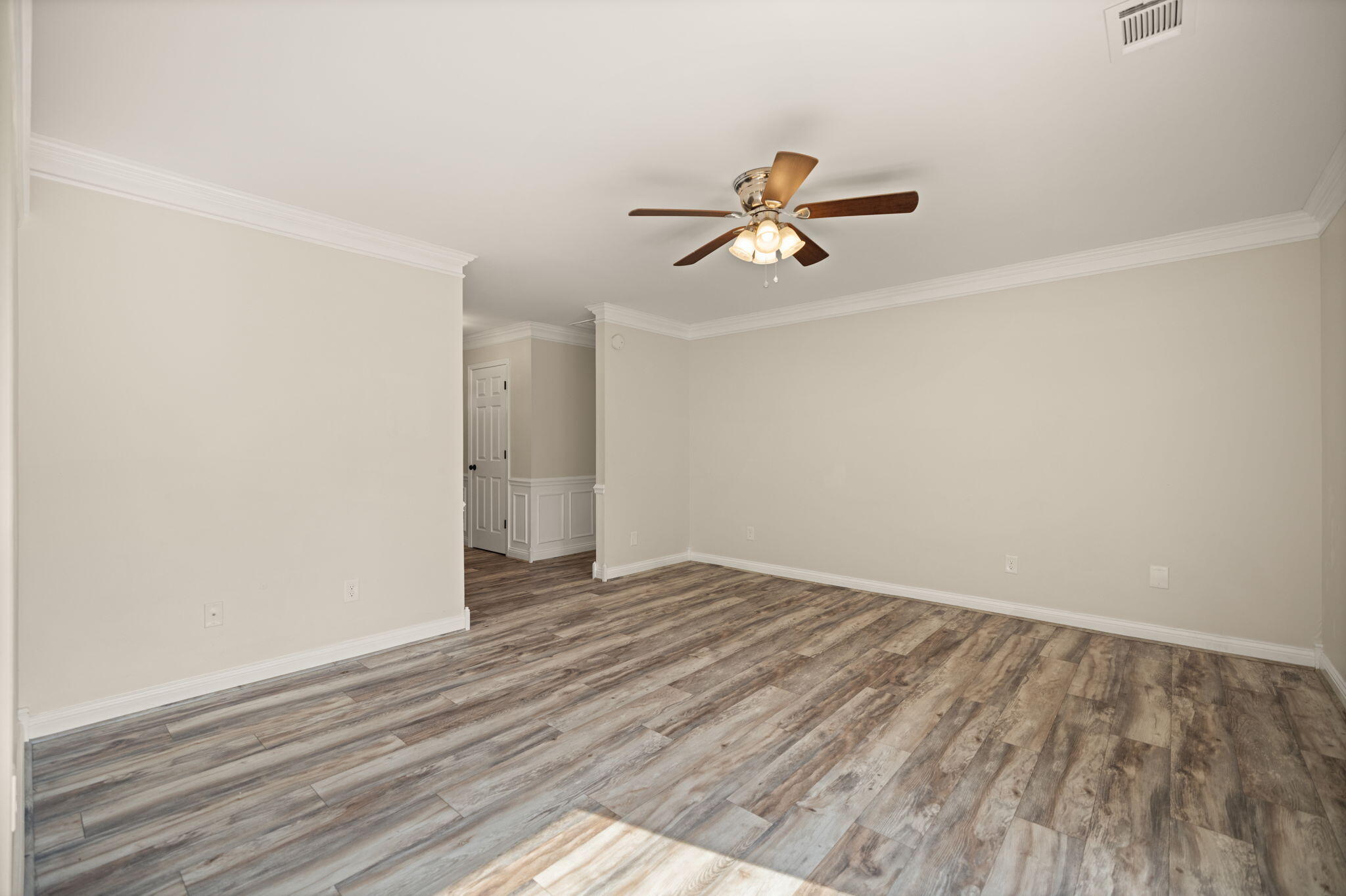 208 Hartland Drive Property Photo 7