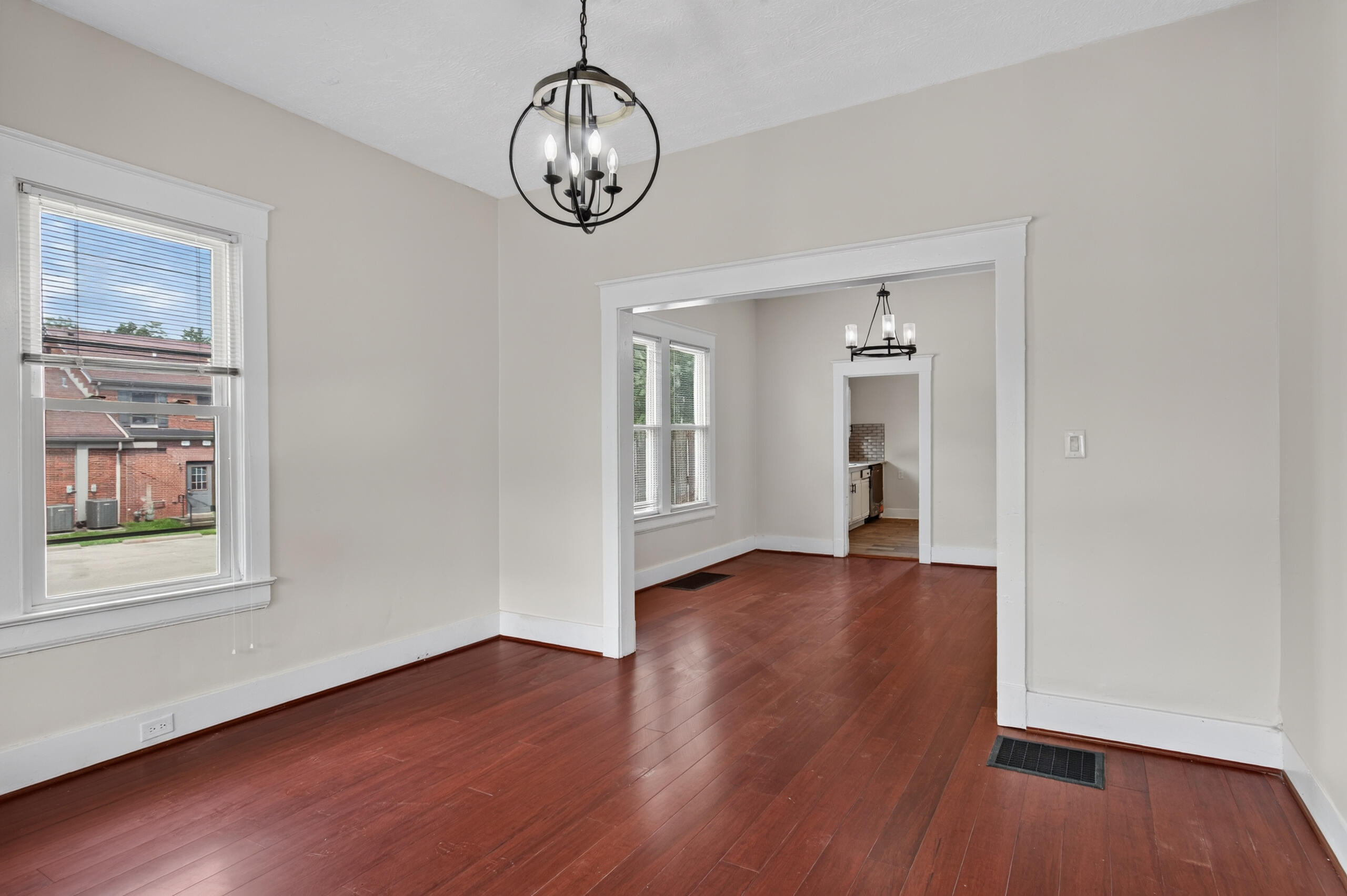 1011 Queen Street Property Photo 10