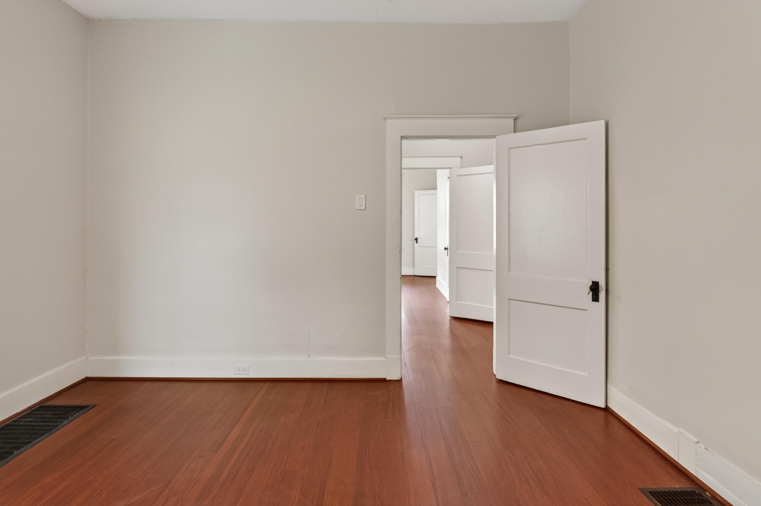 1011 Queen Street Property Photo 37