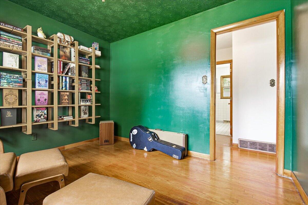 1398 S Wilderness Road Property Photo 9