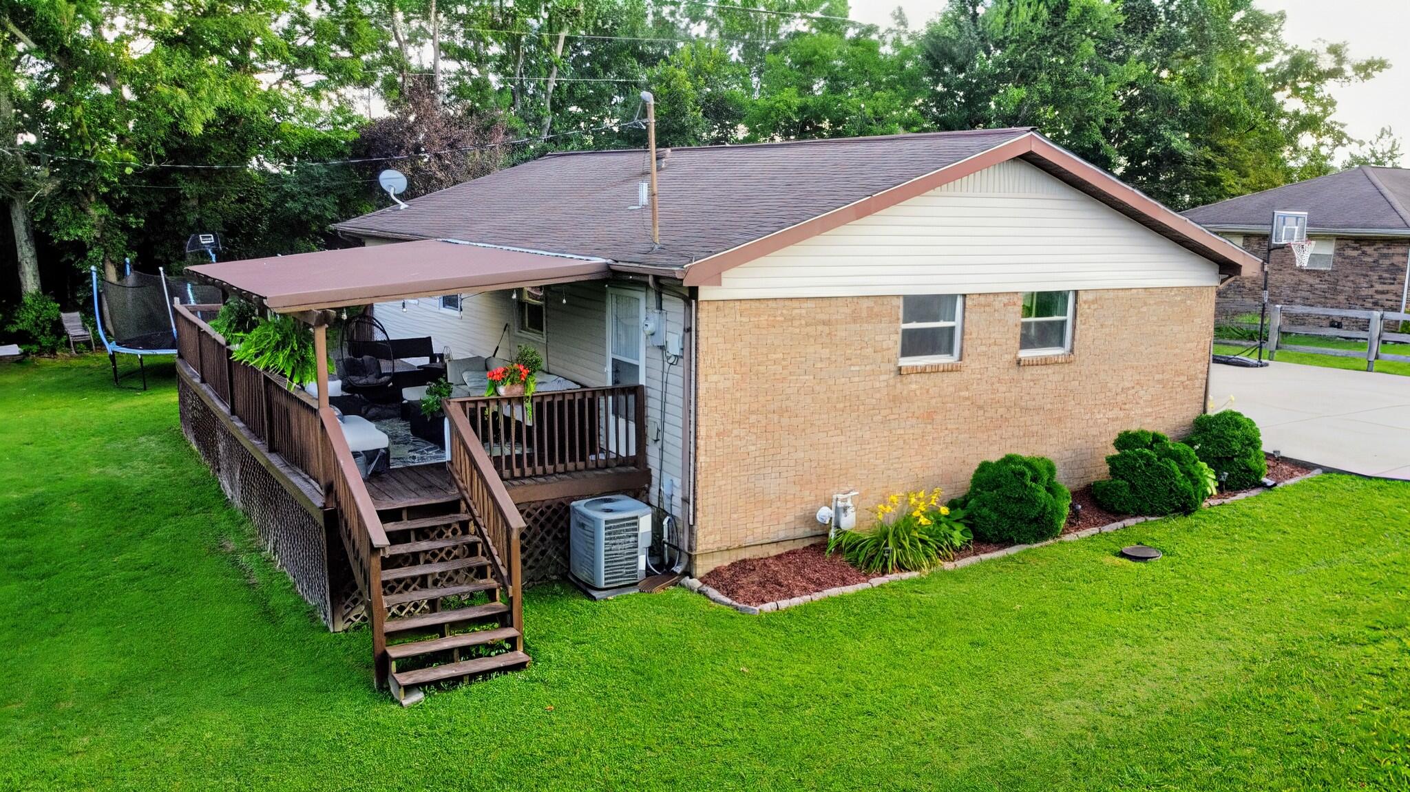 102 Shannon Square Property Photo 3