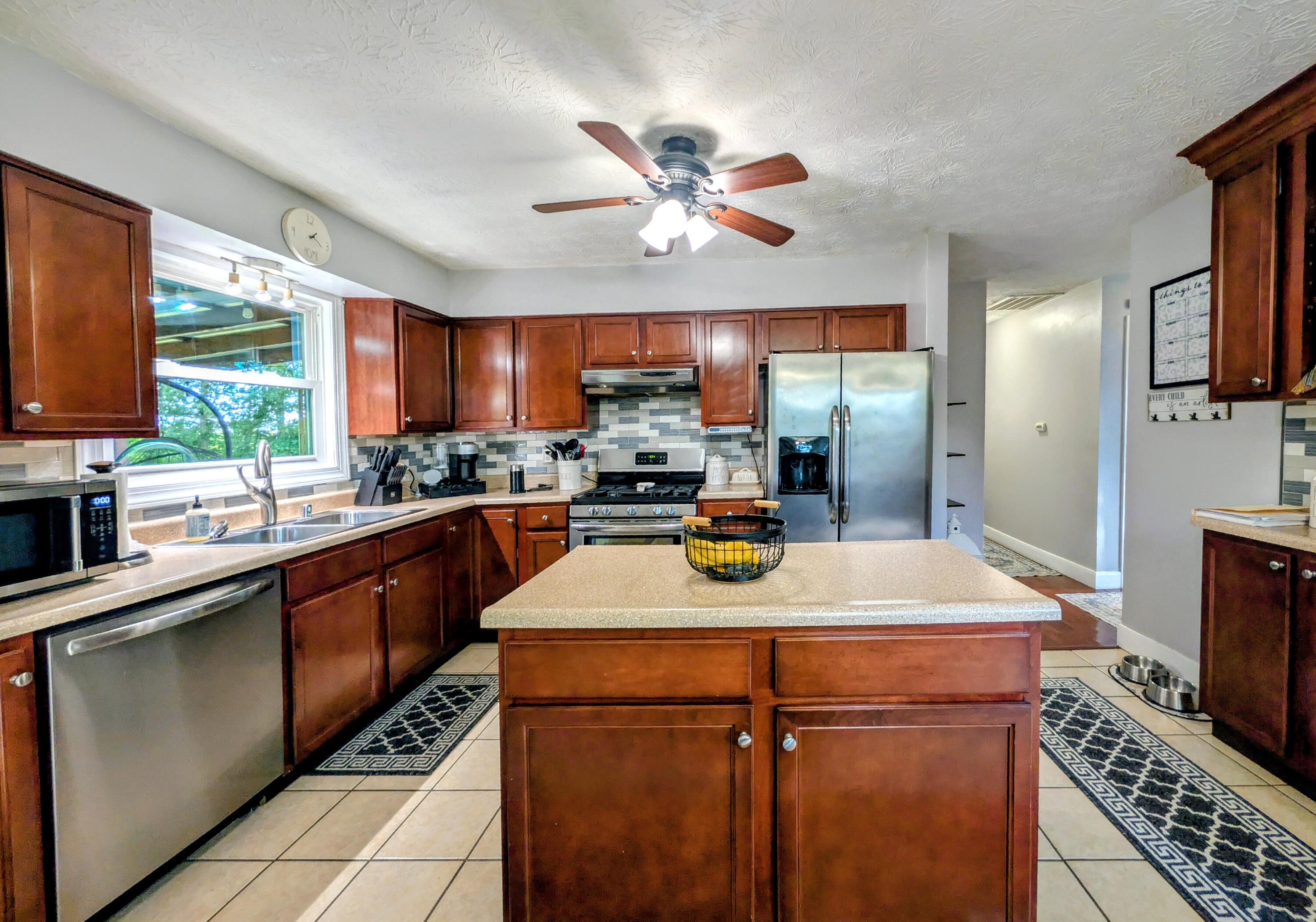 102 Shannon Square Property Photo 15