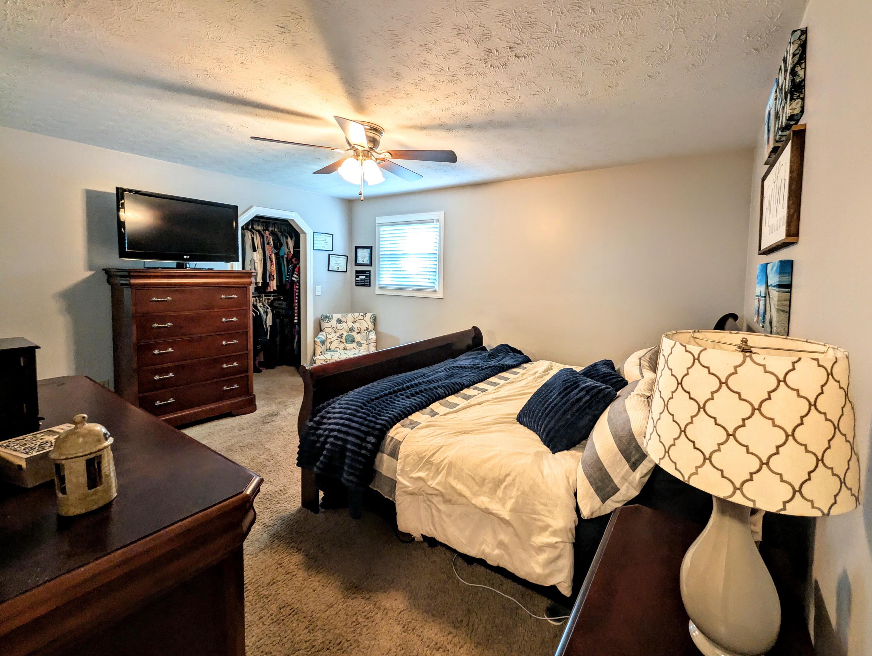 102 Shannon Square Property Photo 32