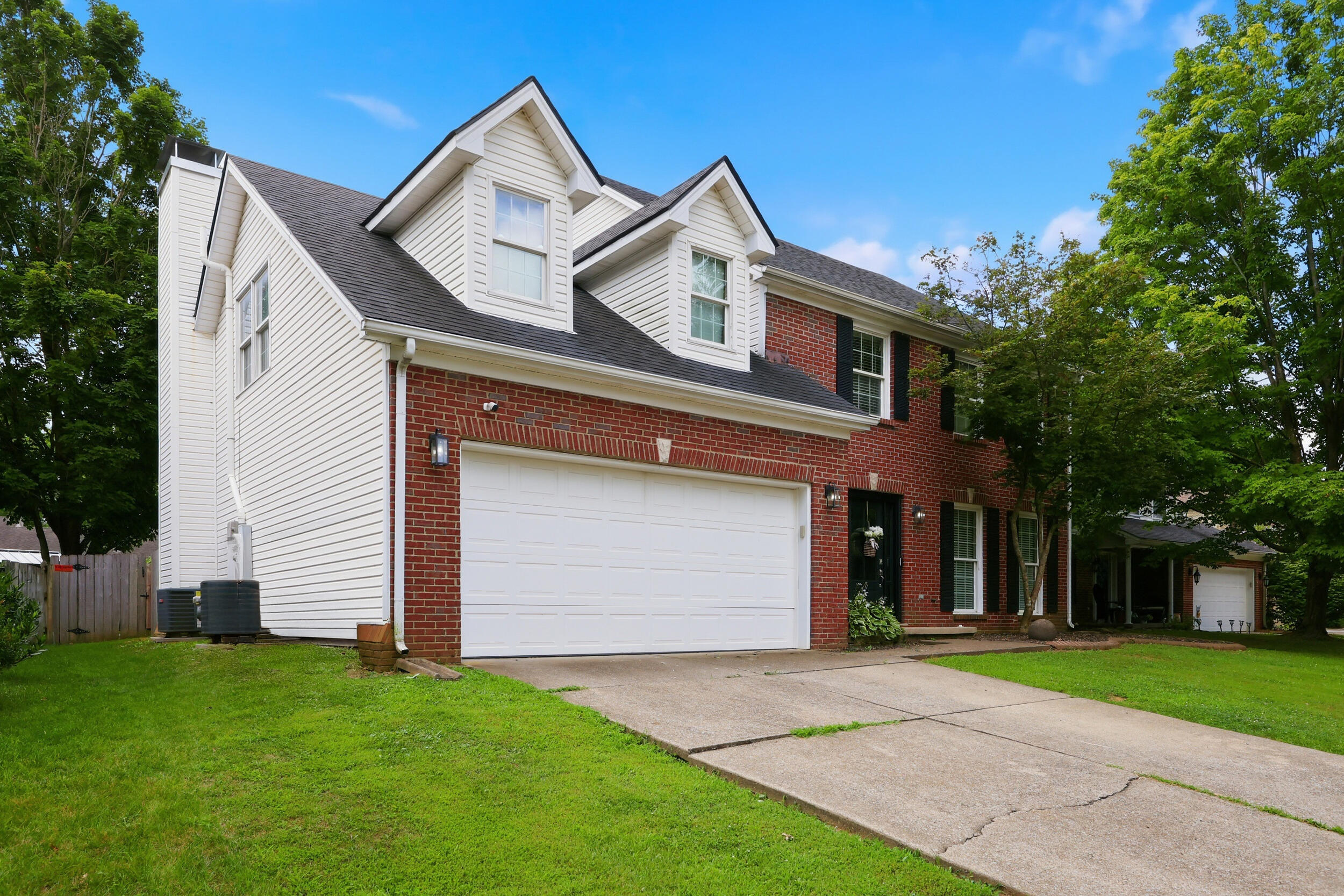 805 Willow Oak Circle Property Photo 3
