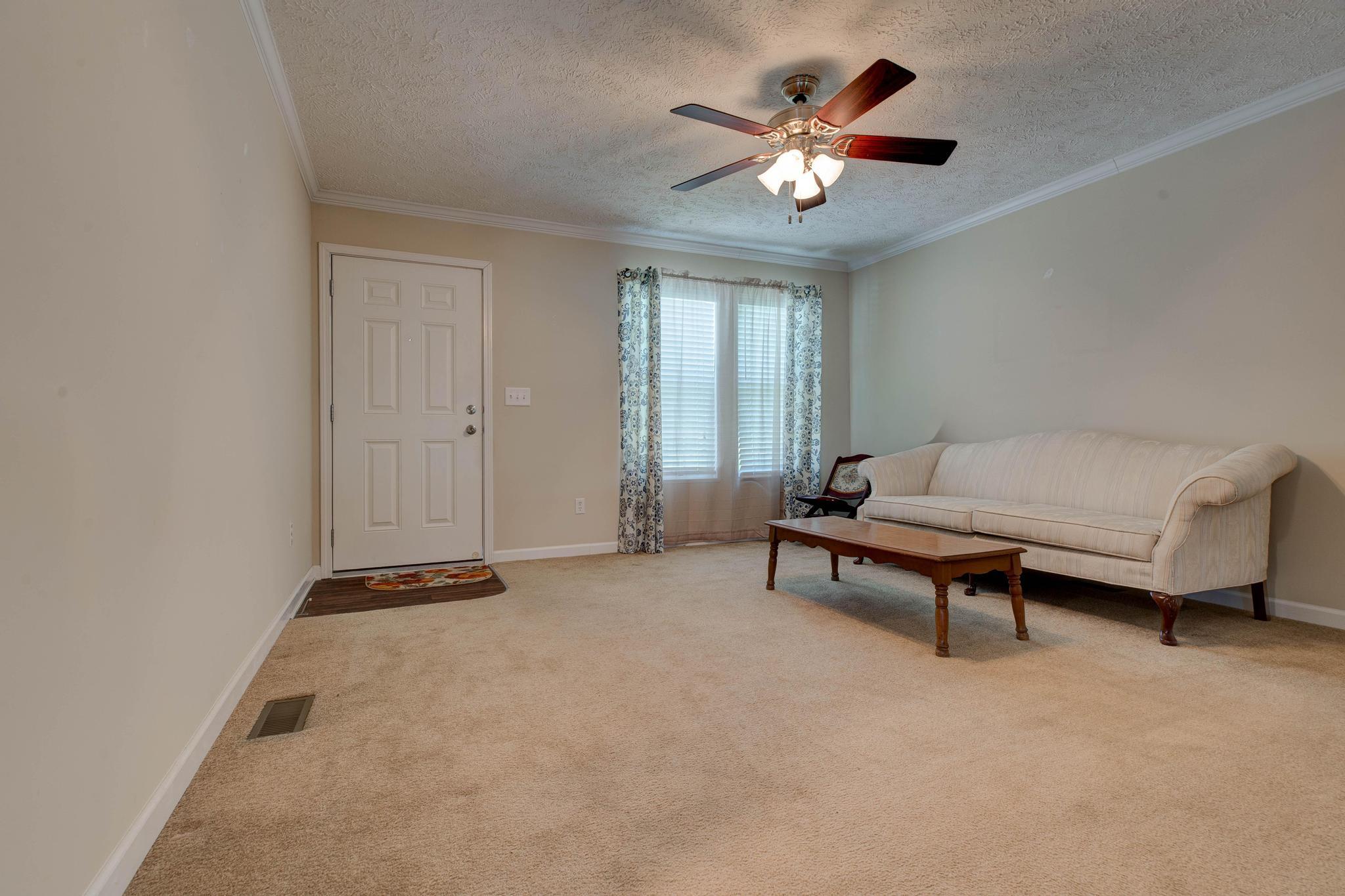 422 S Queen Street Property Photo 6