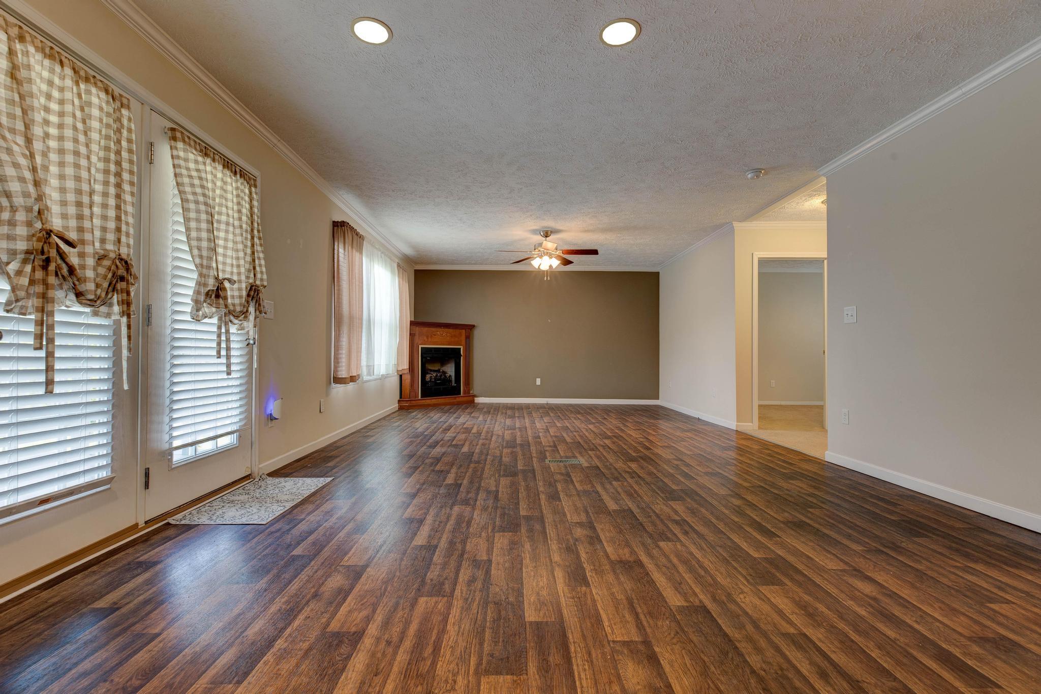 422 S Queen Street Property Photo 8