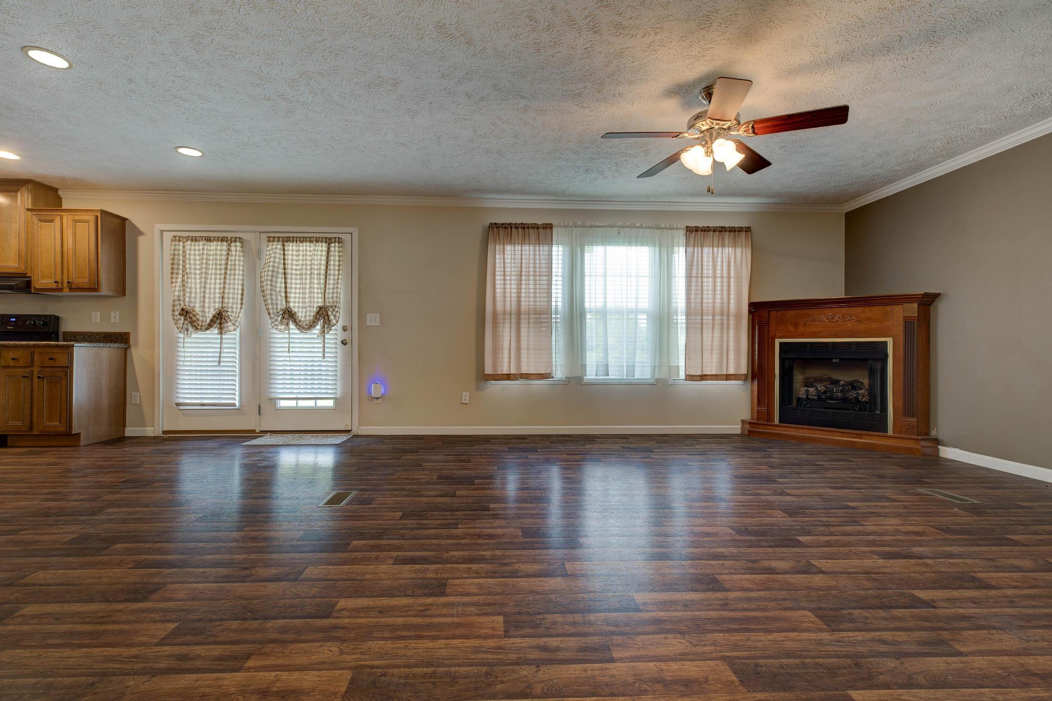 422 S Queen Street Property Photo 9