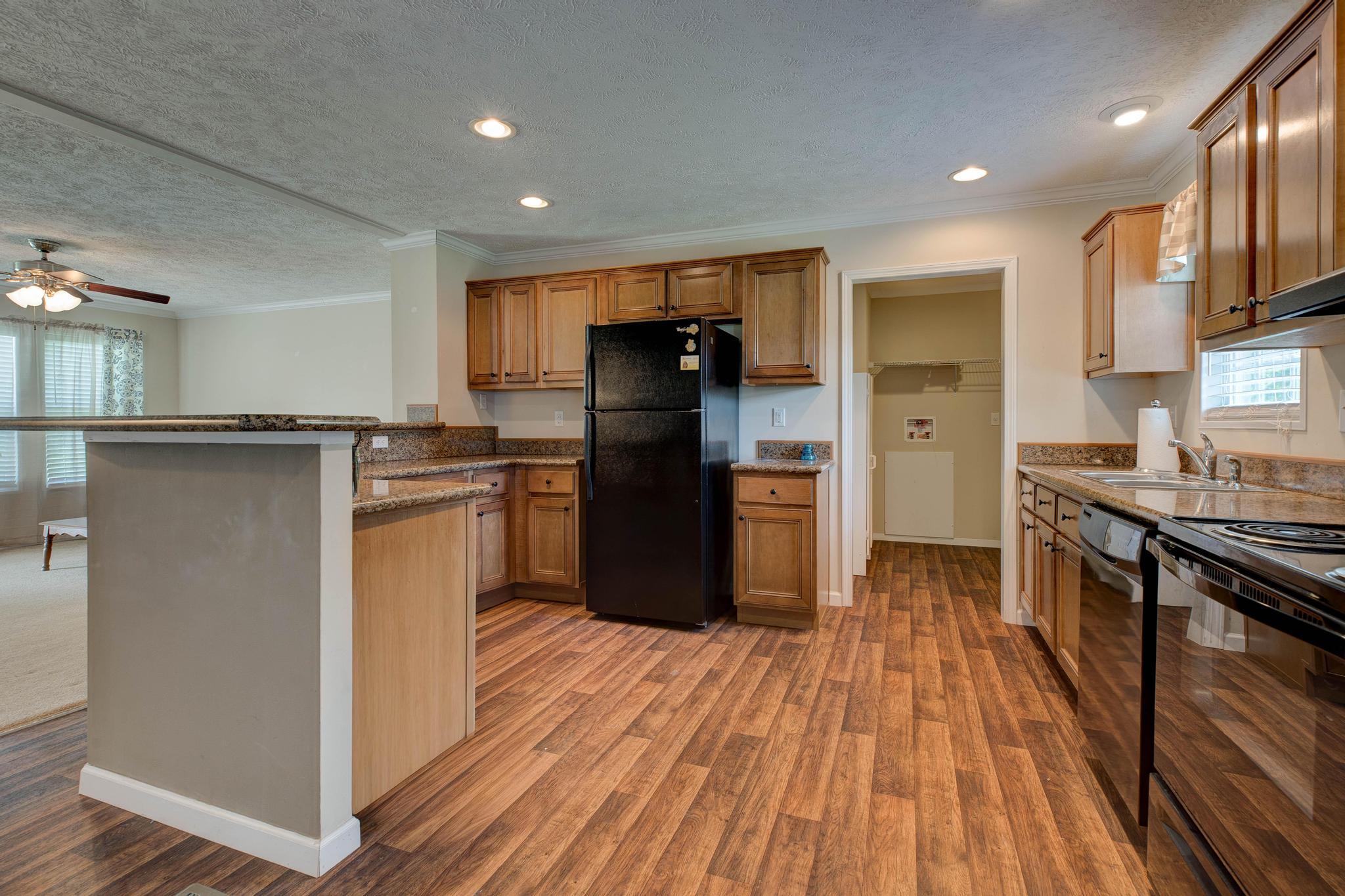 422 S Queen Street Property Photo 11