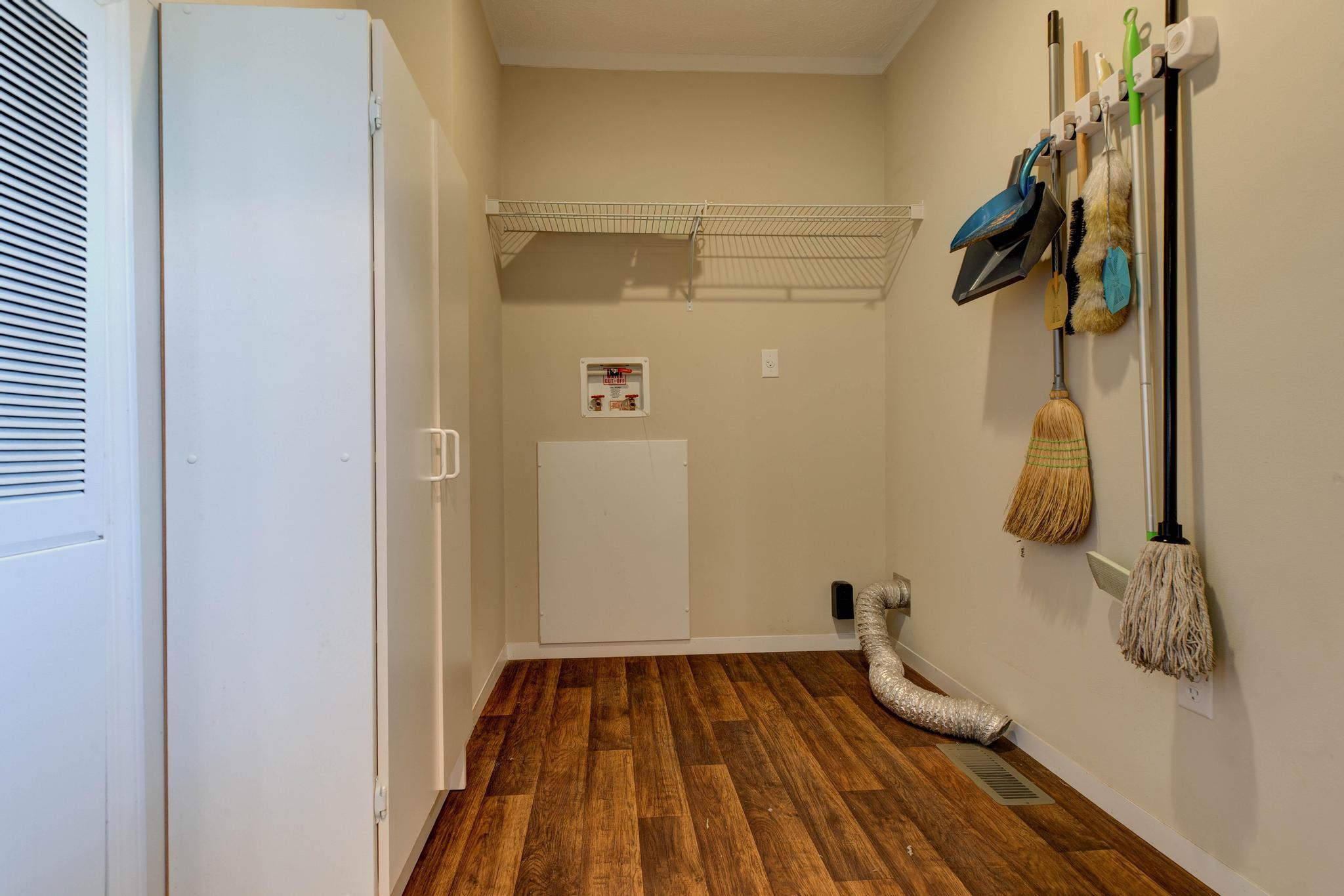 422 S Queen Street Property Photo 14