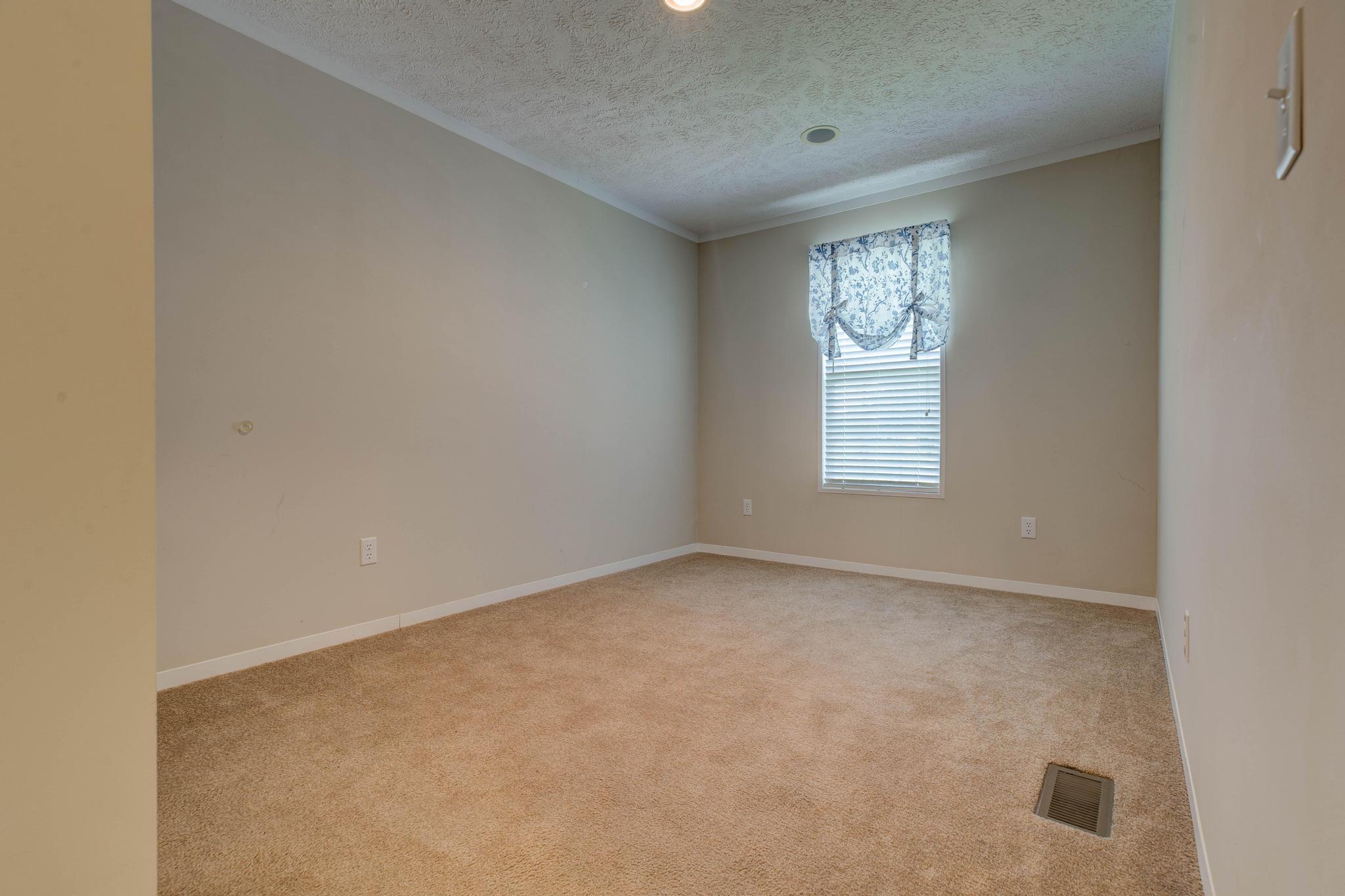 422 S Queen Street Property Photo 15