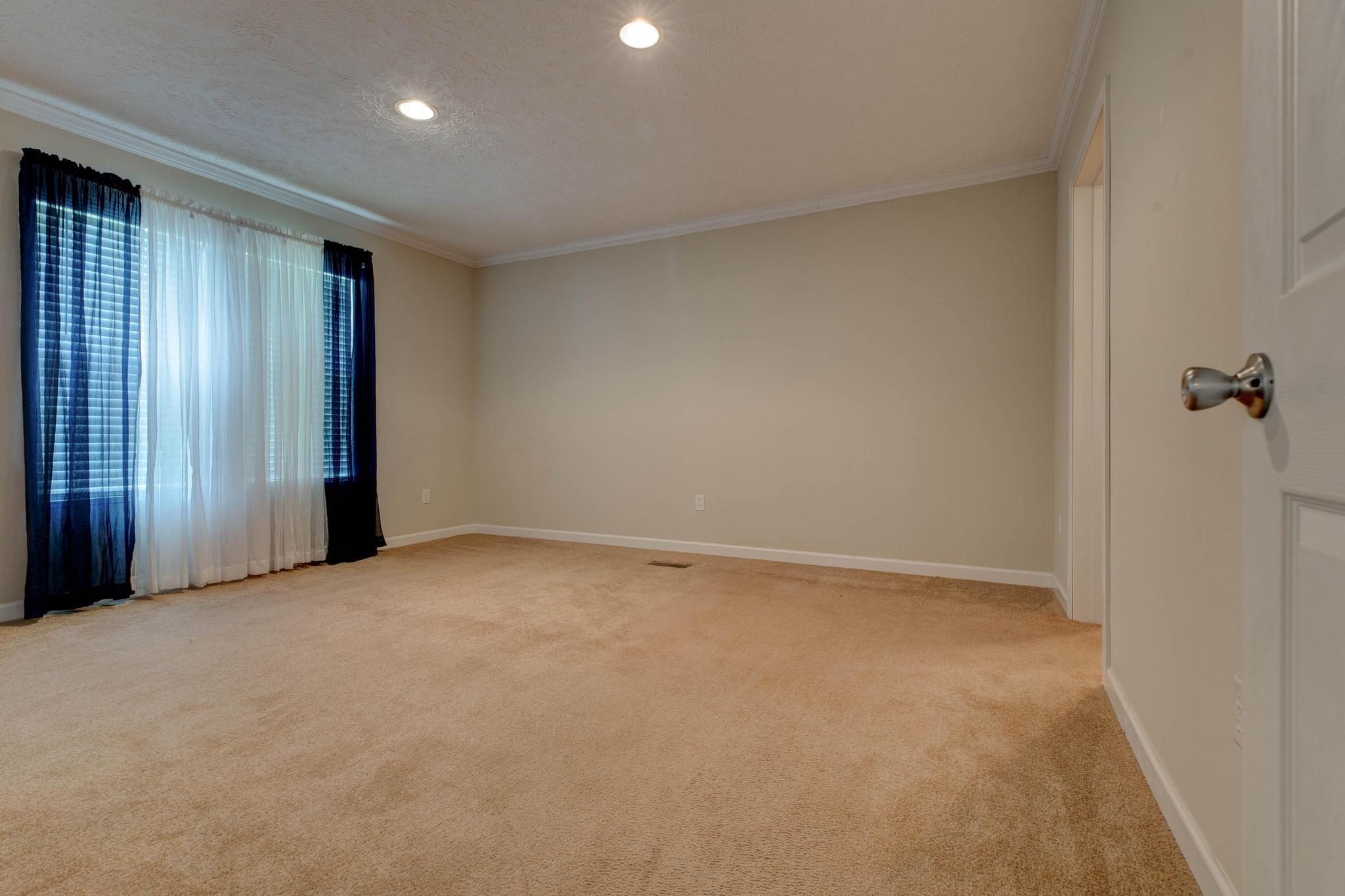 422 S Queen Street Property Photo 18