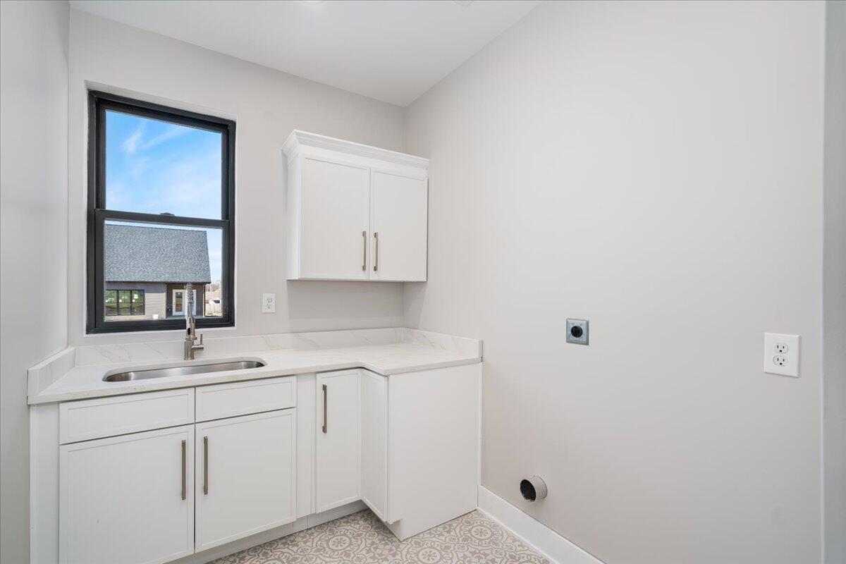 815 Bellerive Boulevard Property Photo 19