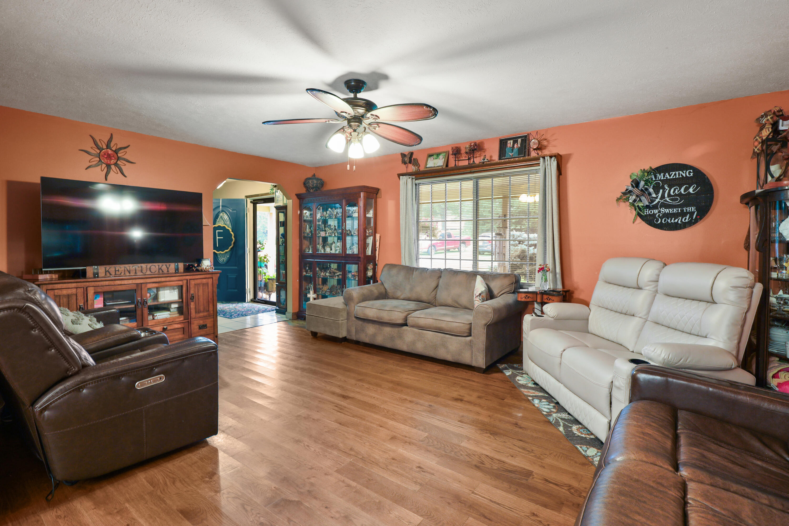 322 Spring Cut Circle Property Photo 3