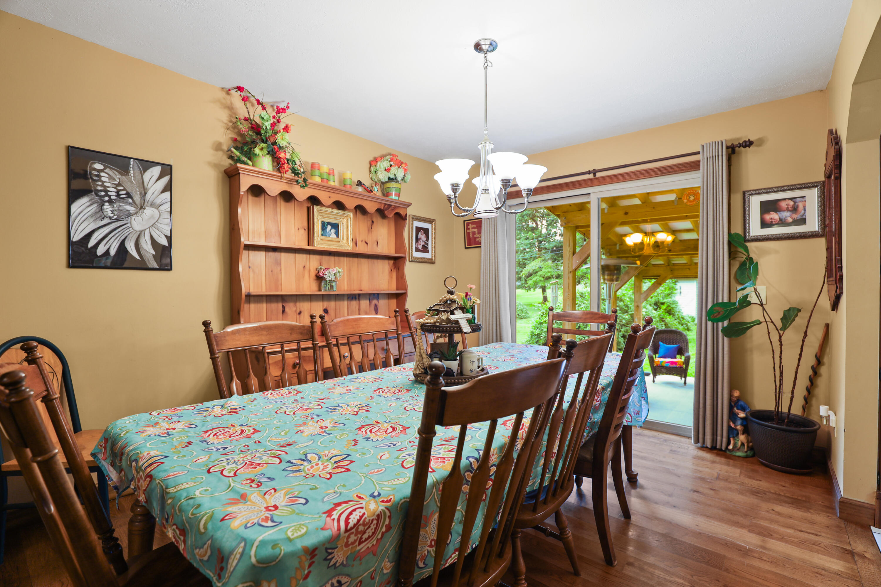 322 Spring Cut Circle Property Photo 4
