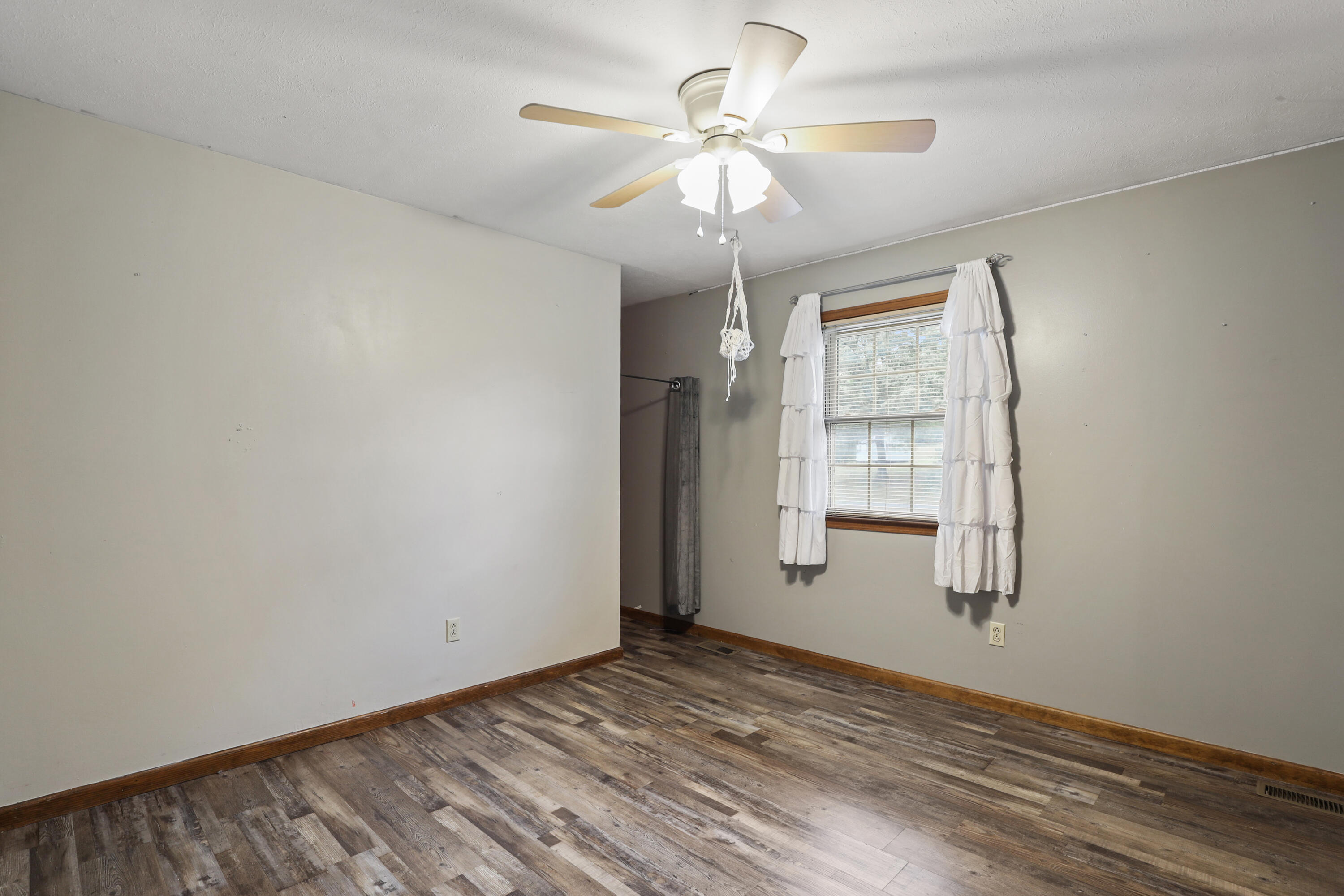 322 Spring Cut Circle Property Photo 17