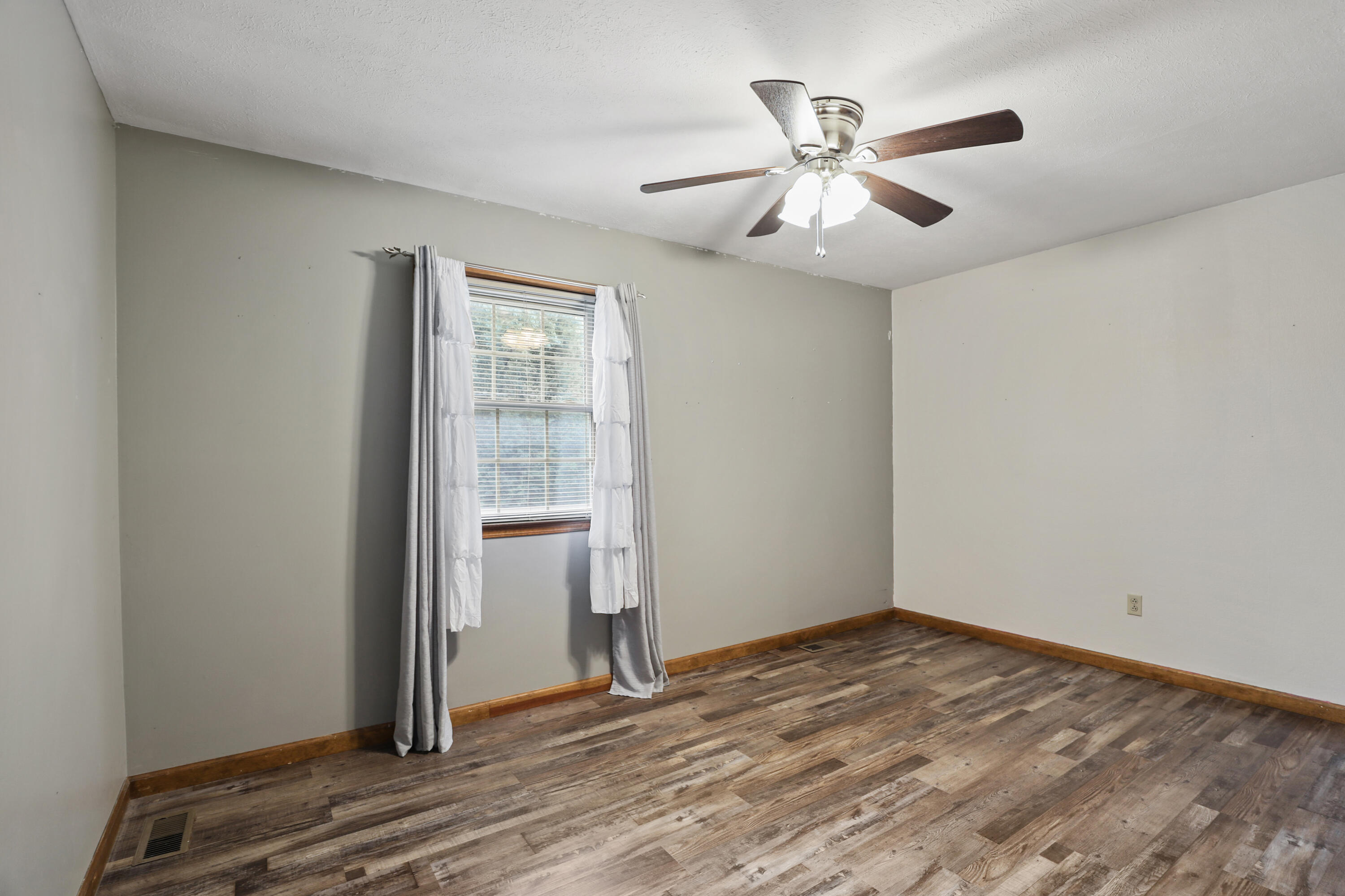 322 Spring Cut Circle Property Photo 19