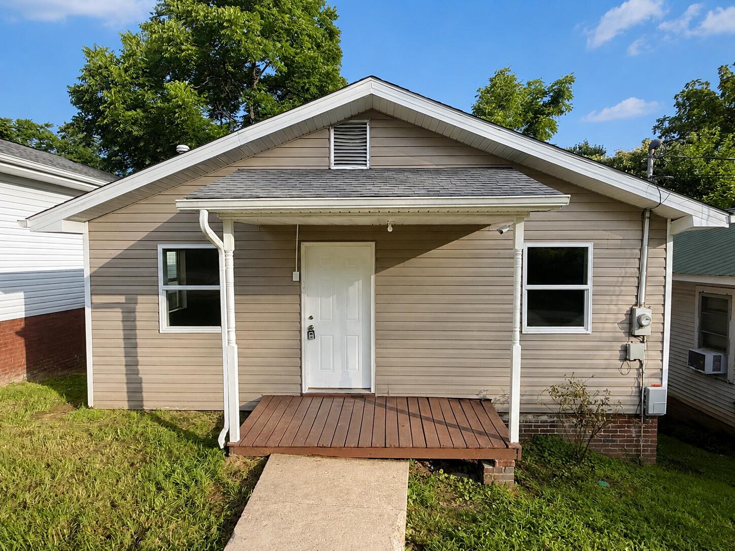 413 W 15th Street Property Photo 1
